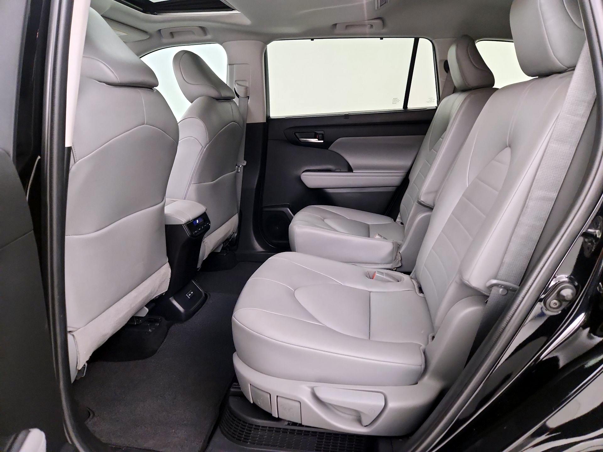 Thumbnail: 2022 Toyota Highlander - 20