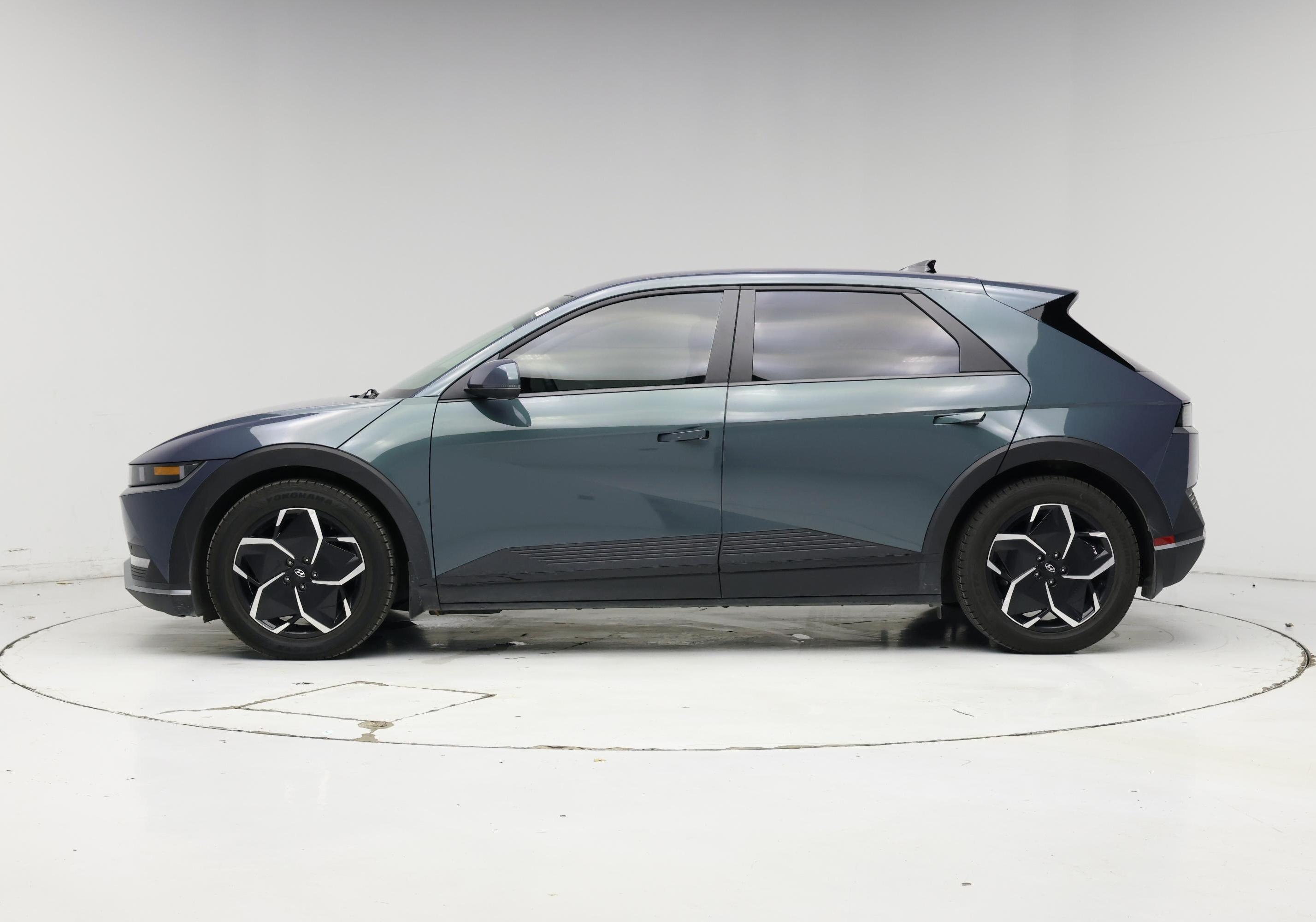 Thumbnail: 2023 Hyundai Ioniq 5 - 3