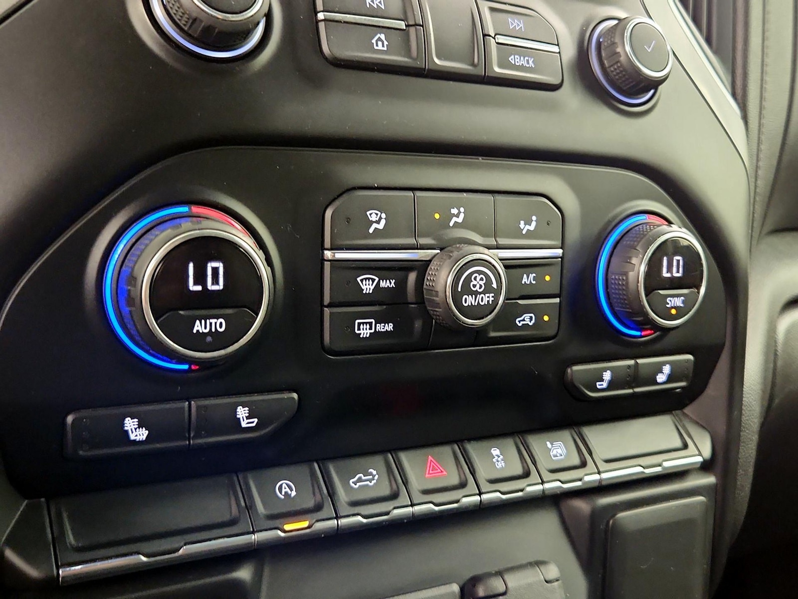 2021 Chevrolet Silverado 1500 LT - Photo 17