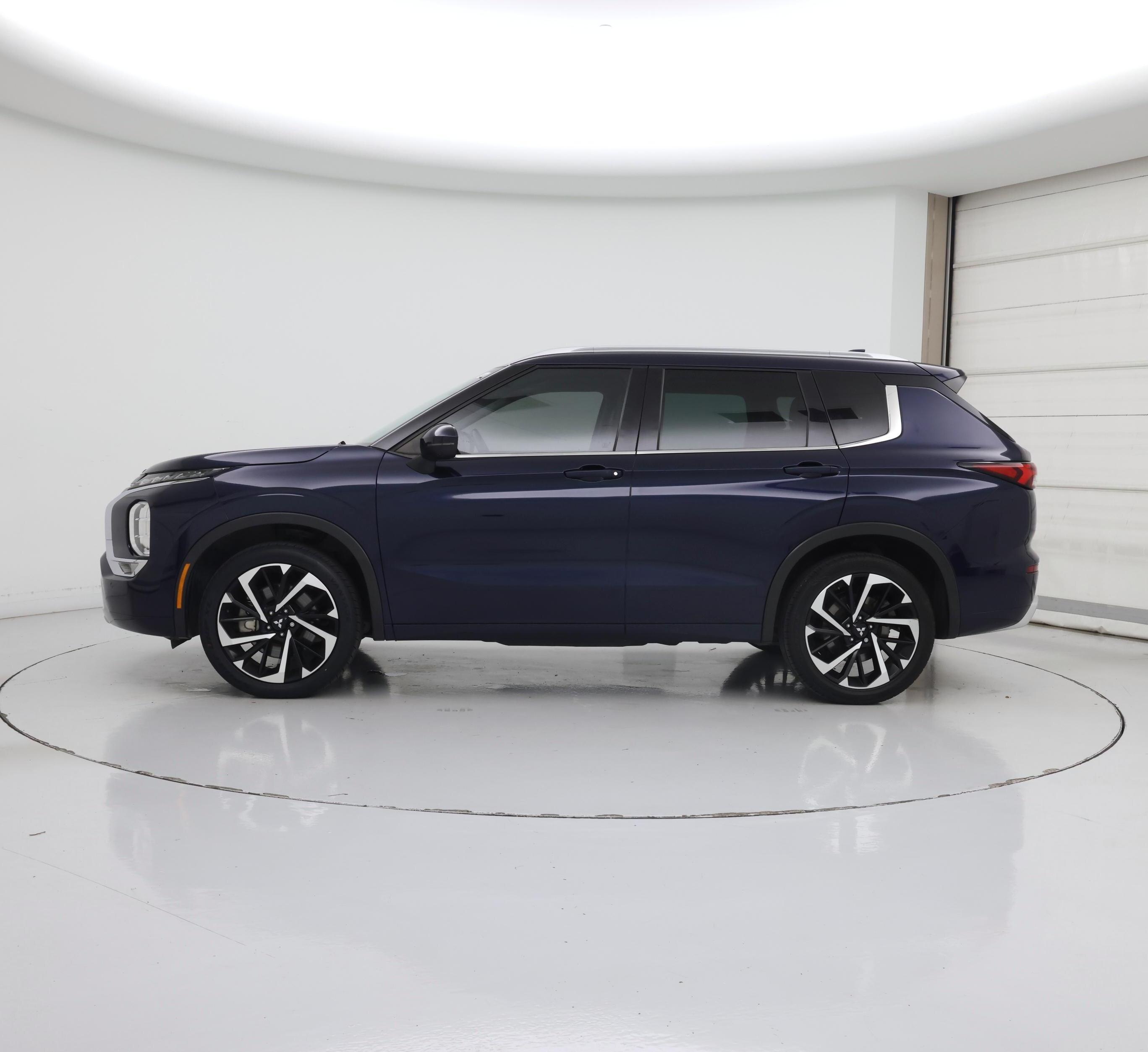 Thumbnail: 2022 Mitsubishi Outlander - 3