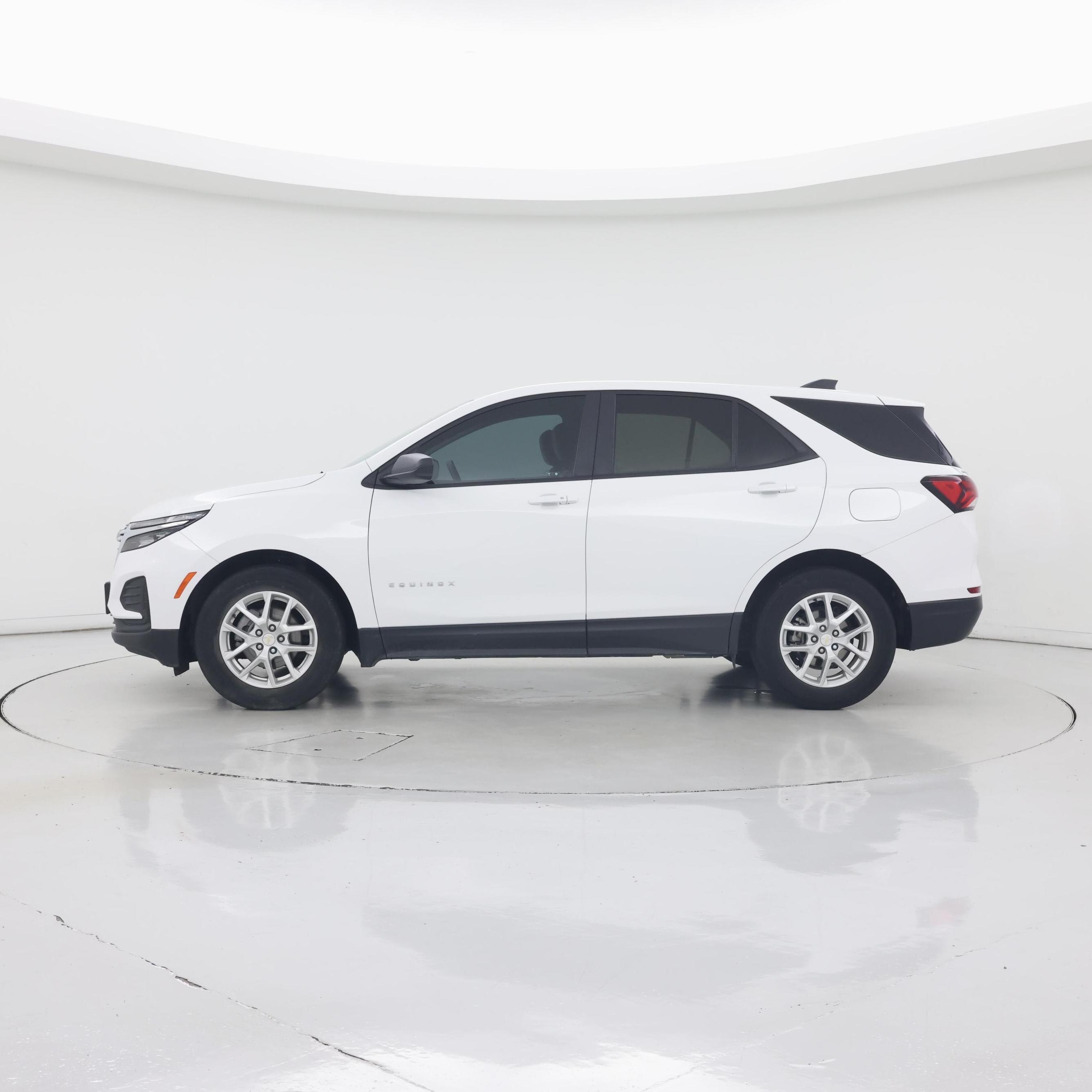 Thumbnail: 2022 Chevrolet Equinox - 3
