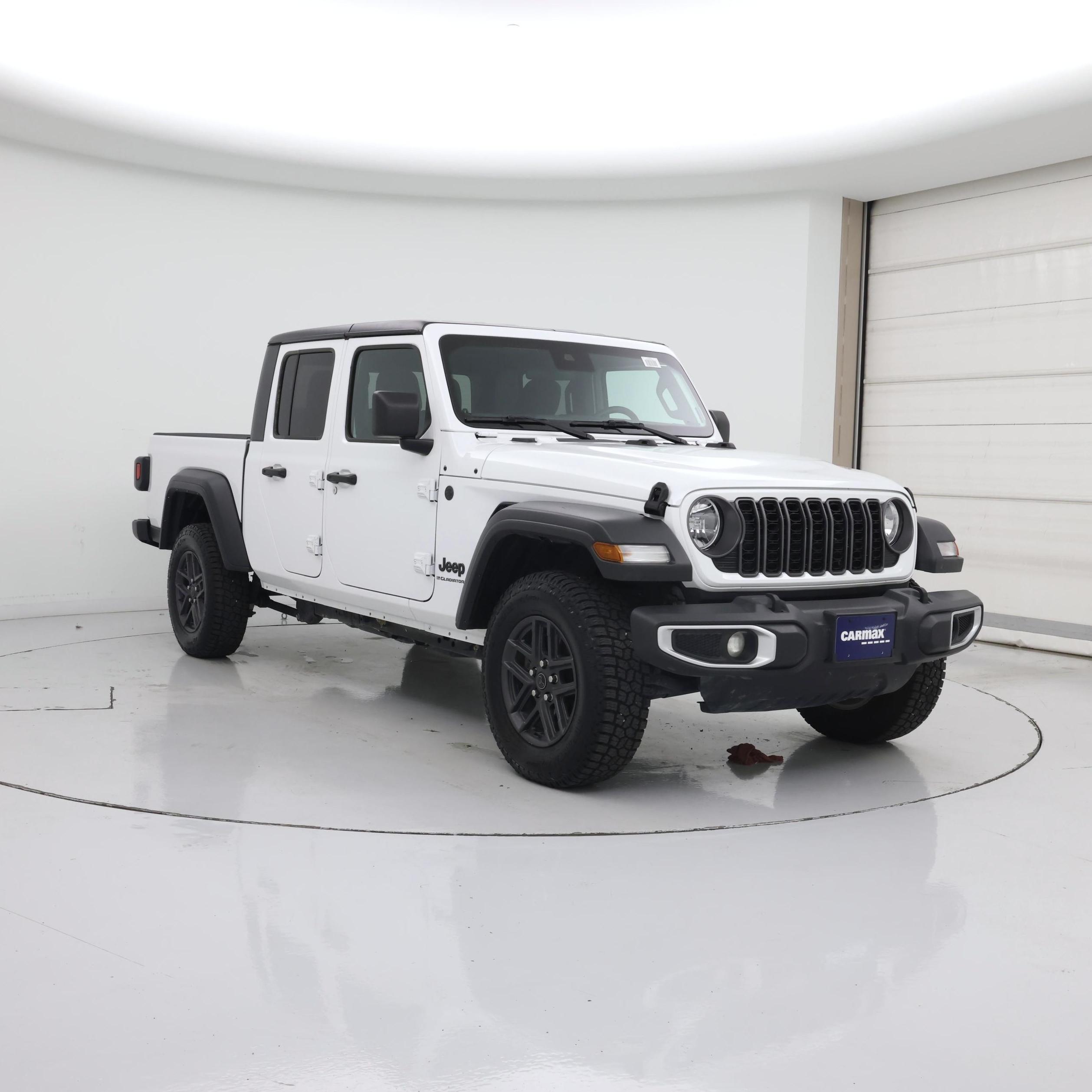 White 2025 Jeep Gladiator Pickup Truck Four-Wheel Drive Automatic