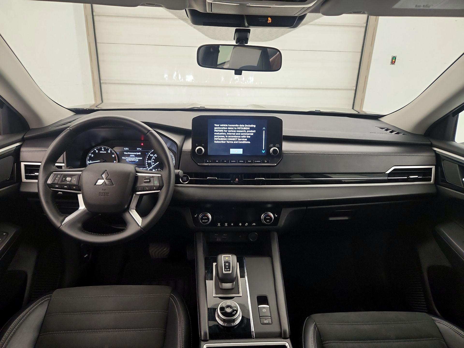 Thumbnail: 2024 Mitsubishi Outlander - 9
