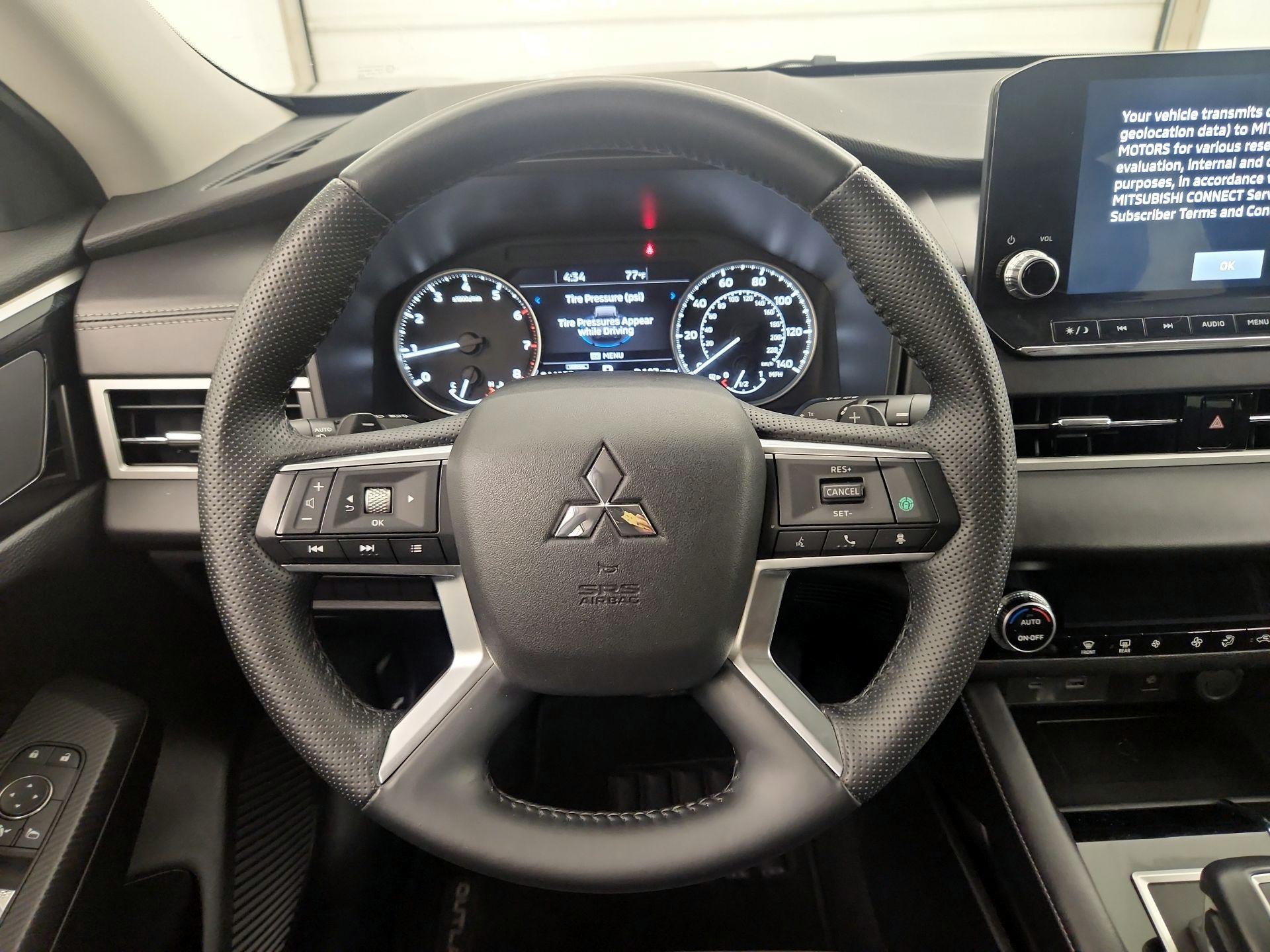Thumbnail: 2024 Mitsubishi Outlander - 10