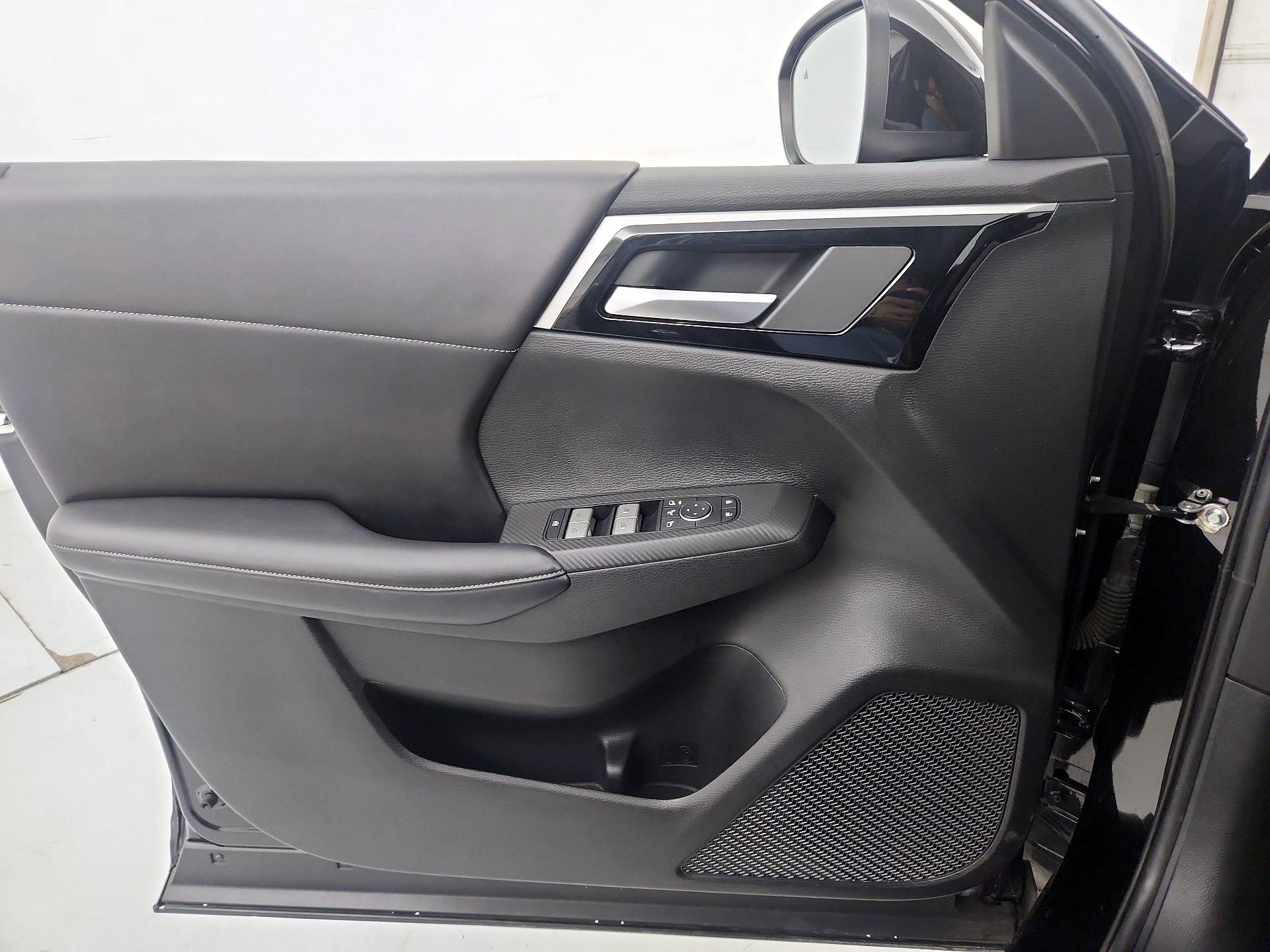 Thumbnail: 2024 Mitsubishi Outlander - 12