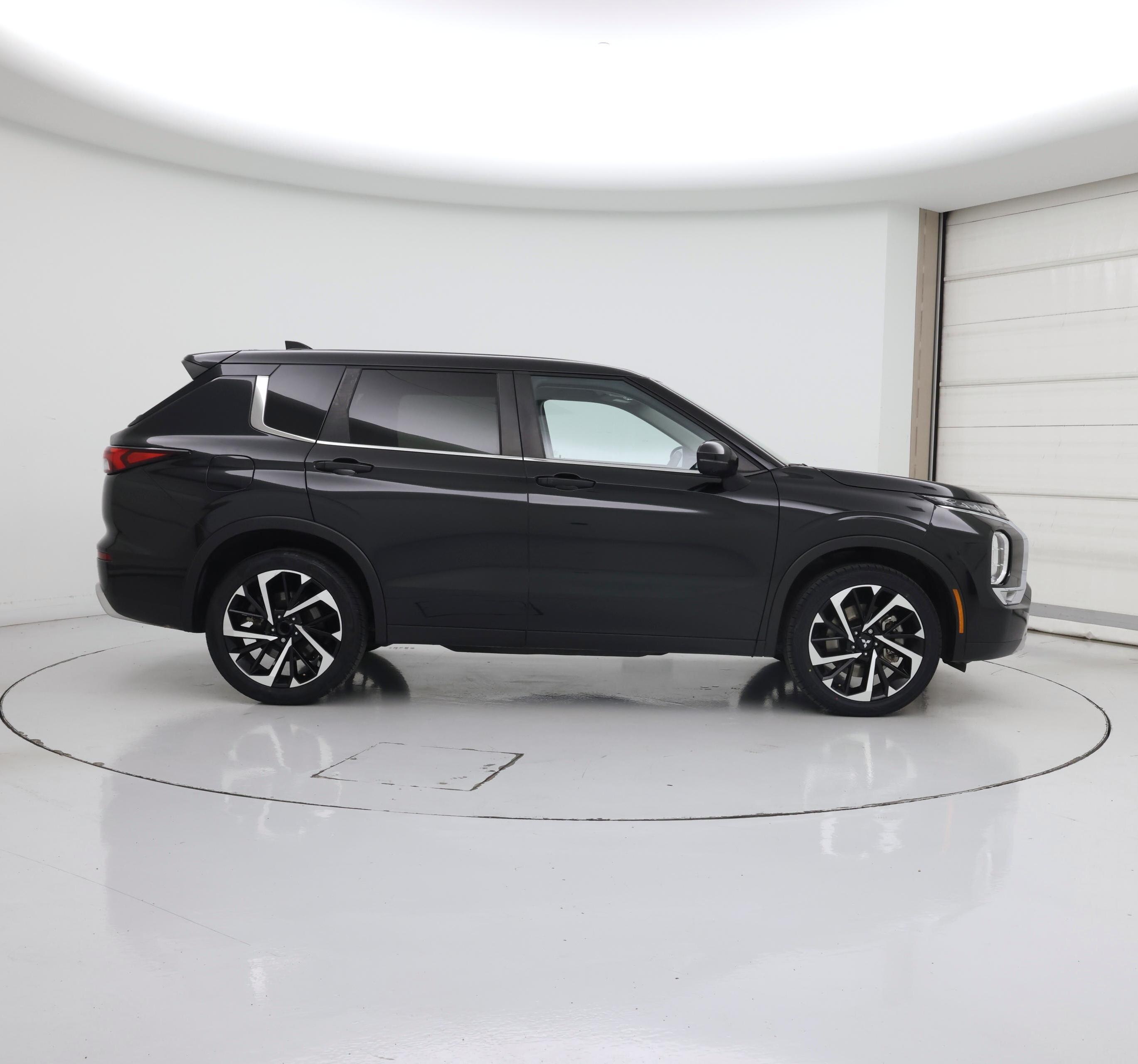 Thumbnail: 2024 Mitsubishi Outlander - 7
