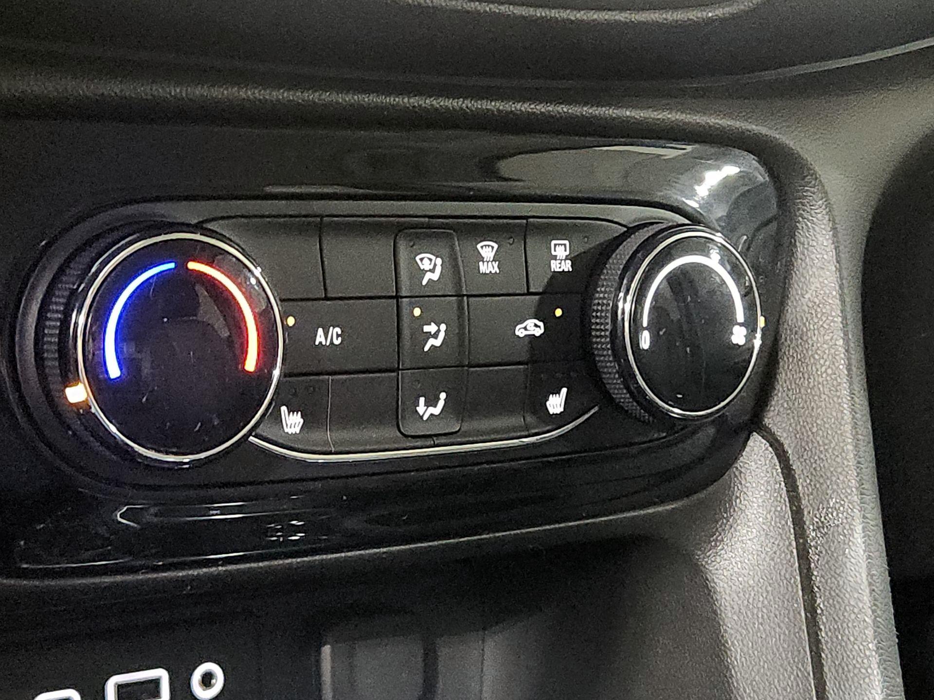 Thumbnail: 2020 Buick Encore GX - 16