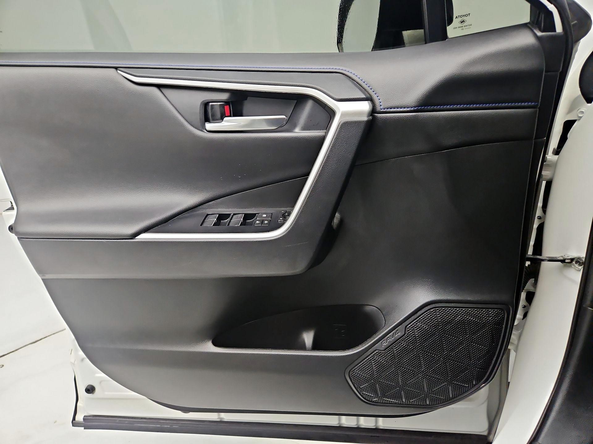 Thumbnail: 2021 Toyota RAV4 - 12