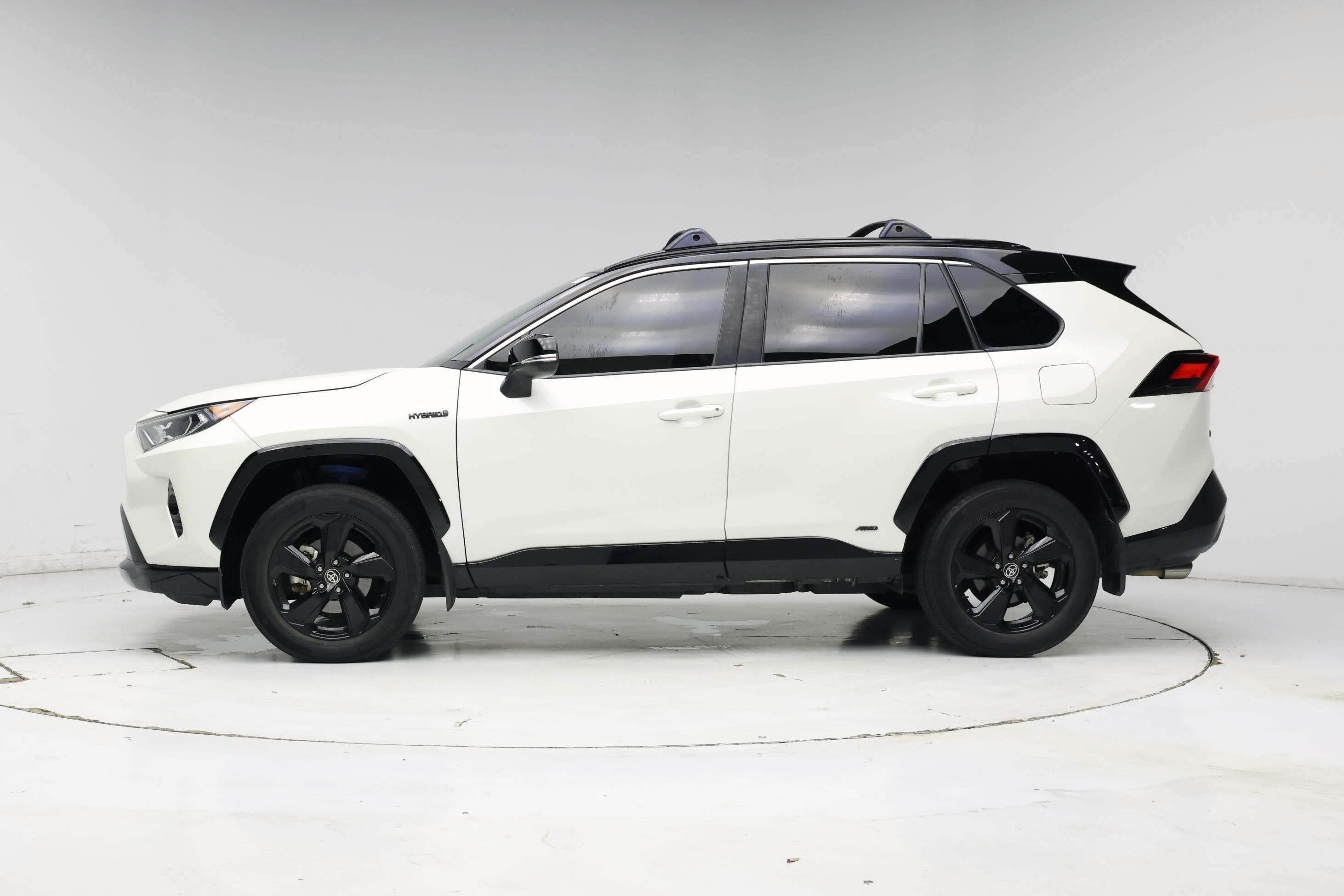 Thumbnail: 2021 Toyota RAV4 - 3
