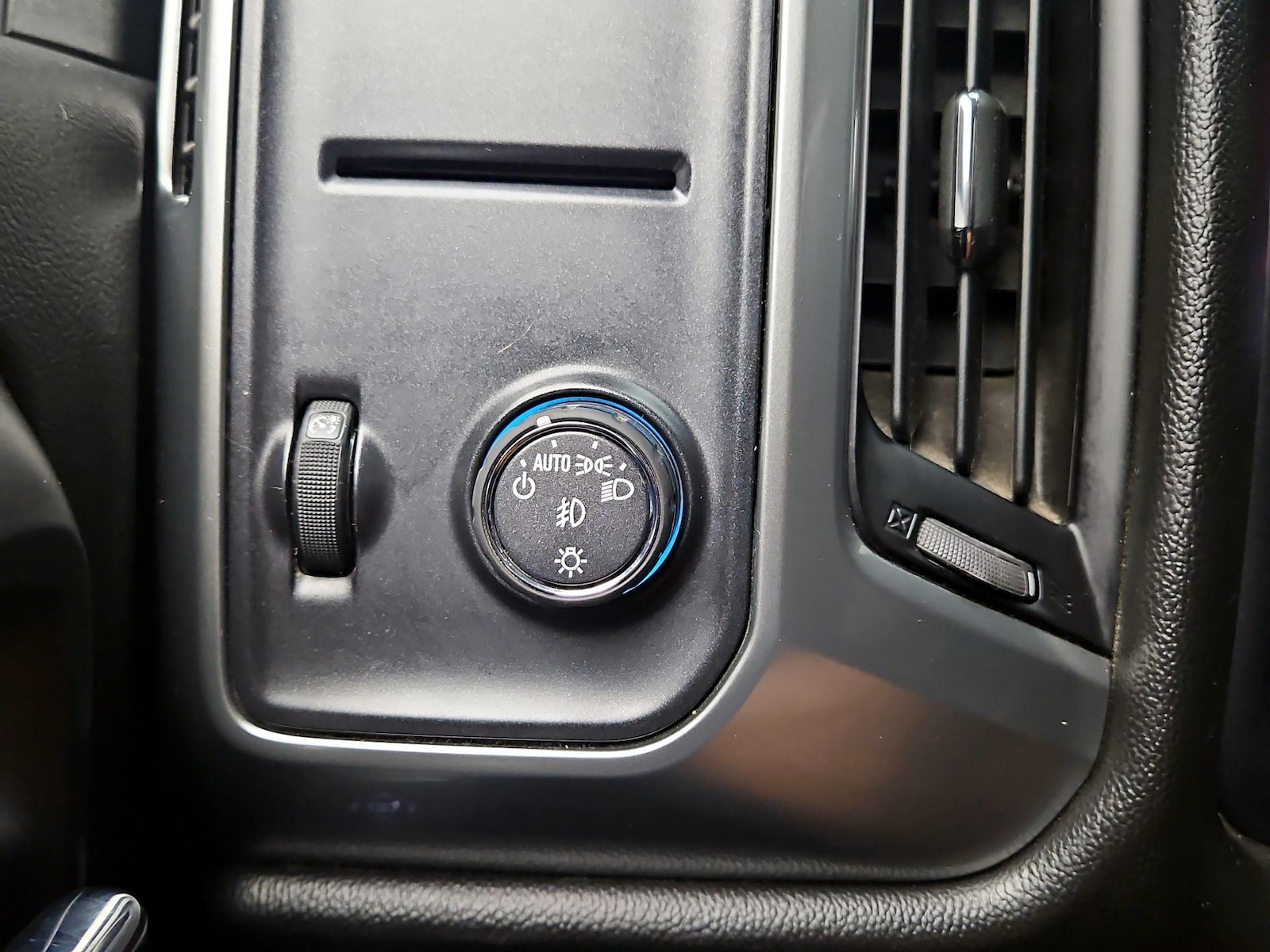 2017 Chevrolet Silverado 1500 LT - Photo 14