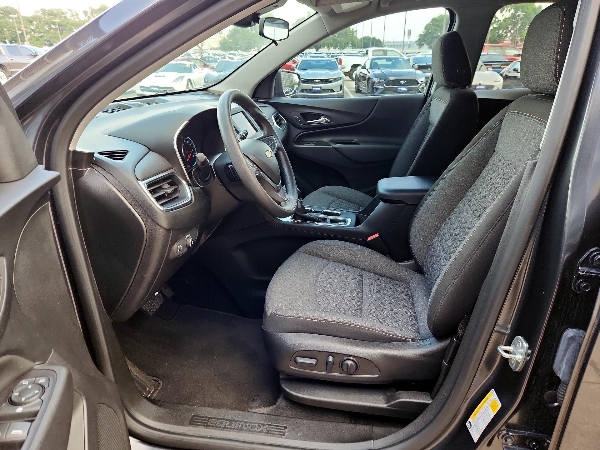 Thumbnail: 2022 Chevrolet Equinox - 9