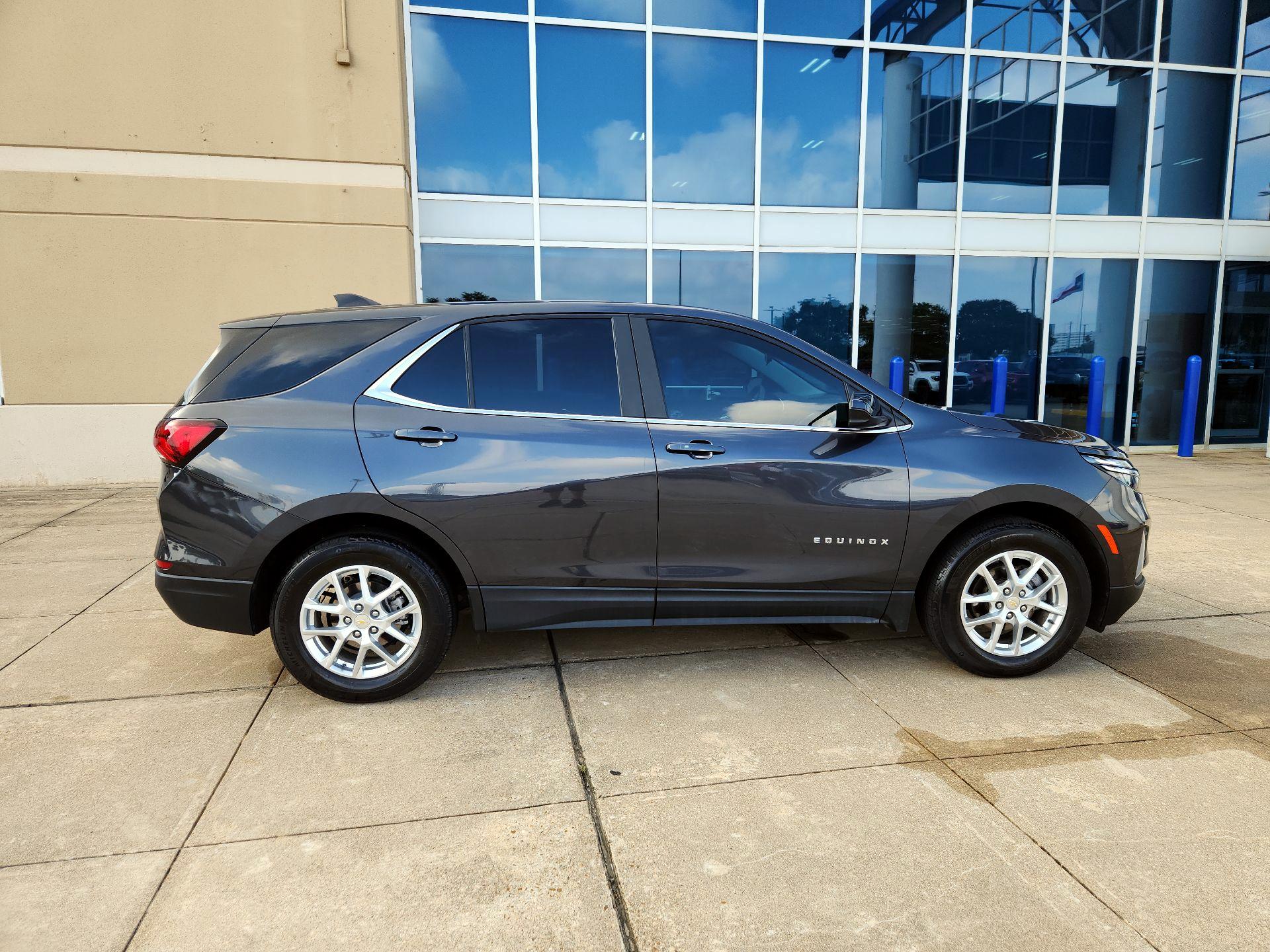 Thumbnail: 2022 Chevrolet Equinox - 4