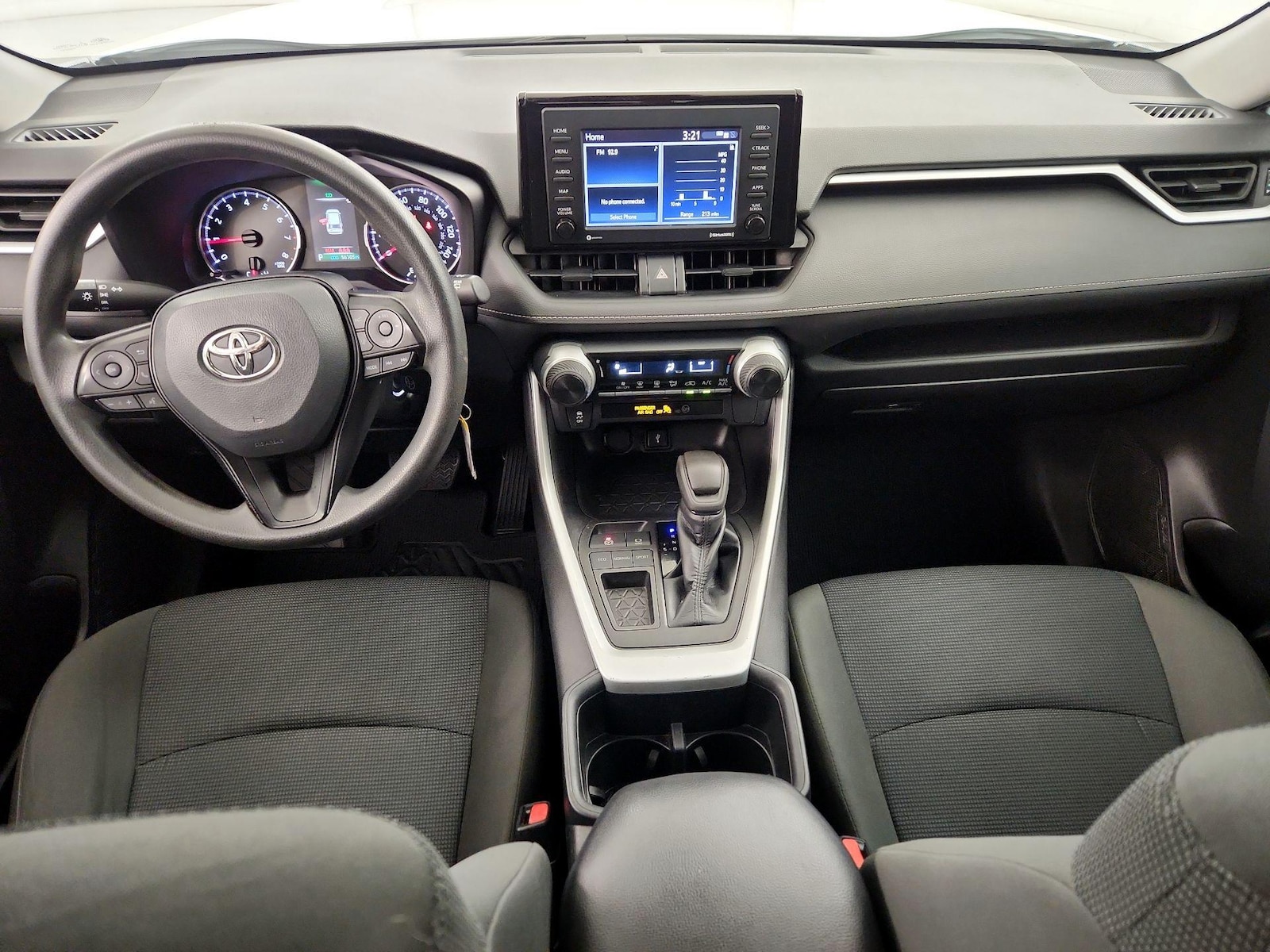 2022 Toyota RAV4 LE - Photo 10