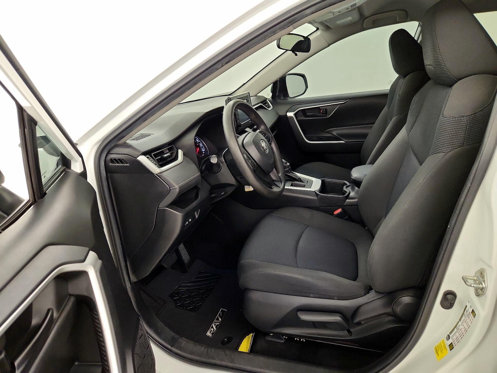 2022 Toyota RAV4 LE - Photo 12
