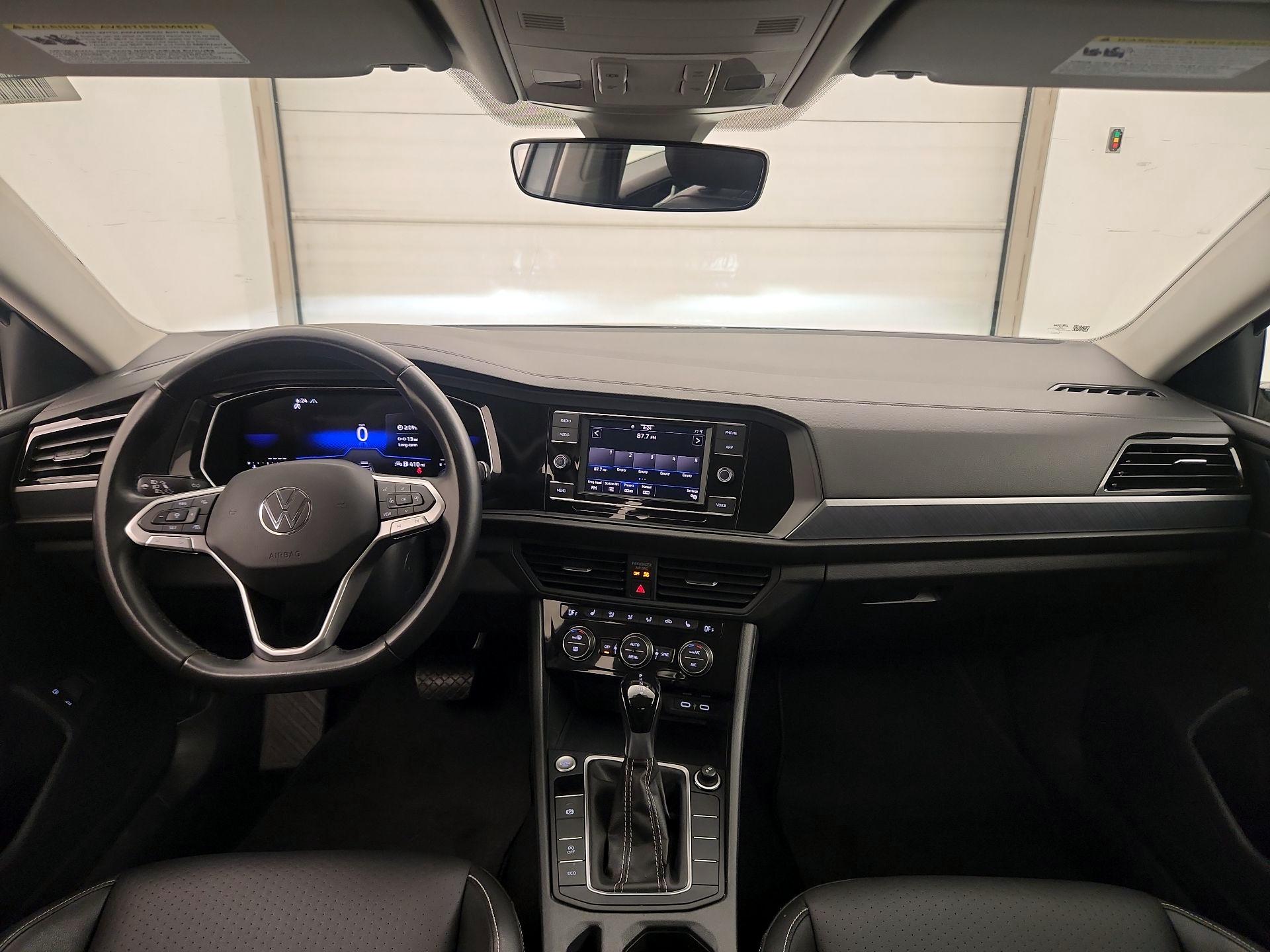 Thumbnail: 2024 Volkswagen Jetta - 9