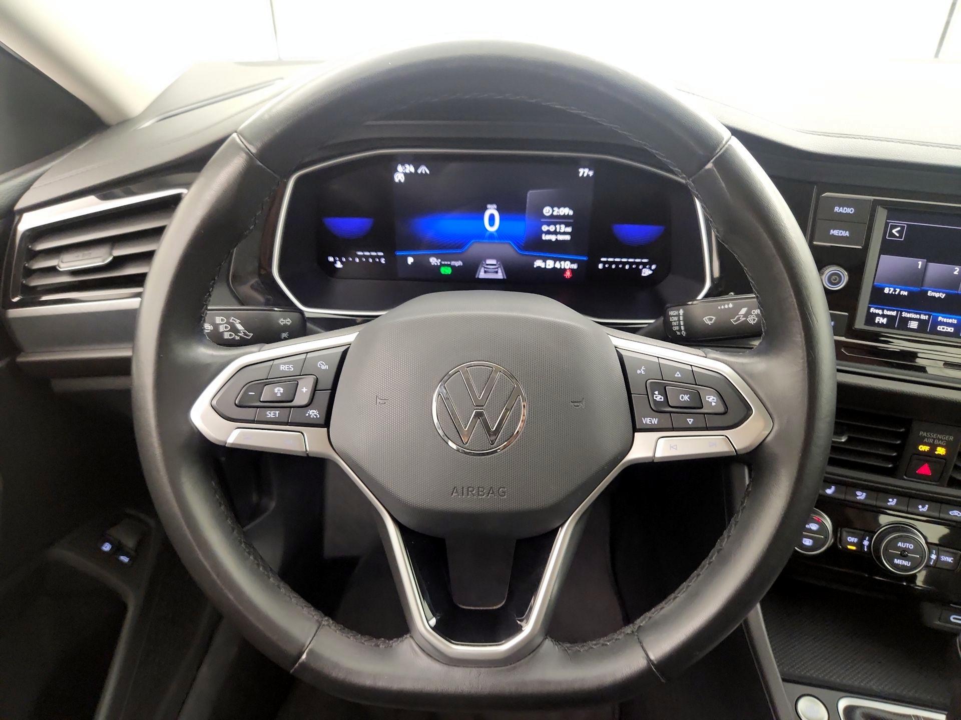 Thumbnail: 2024 Volkswagen Jetta - 10