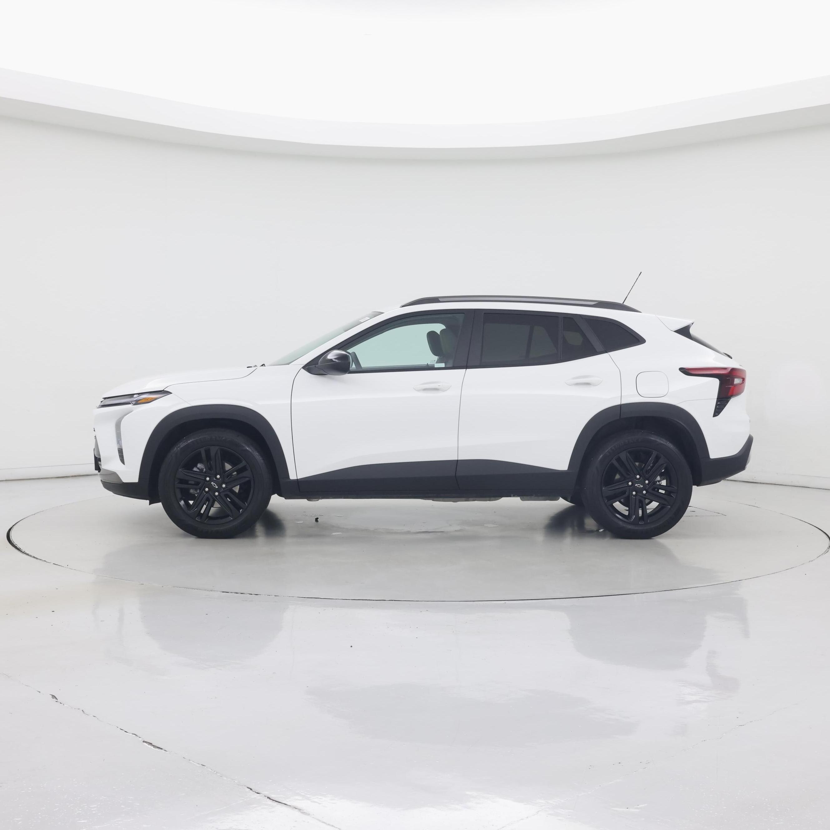 Thumbnail: 2025 Chevrolet Trax - 3