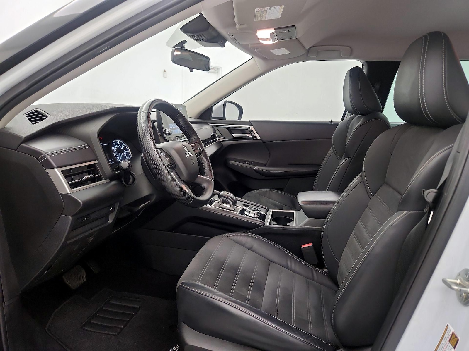 2023 Mitsubishi Outlander SE - Photo 12