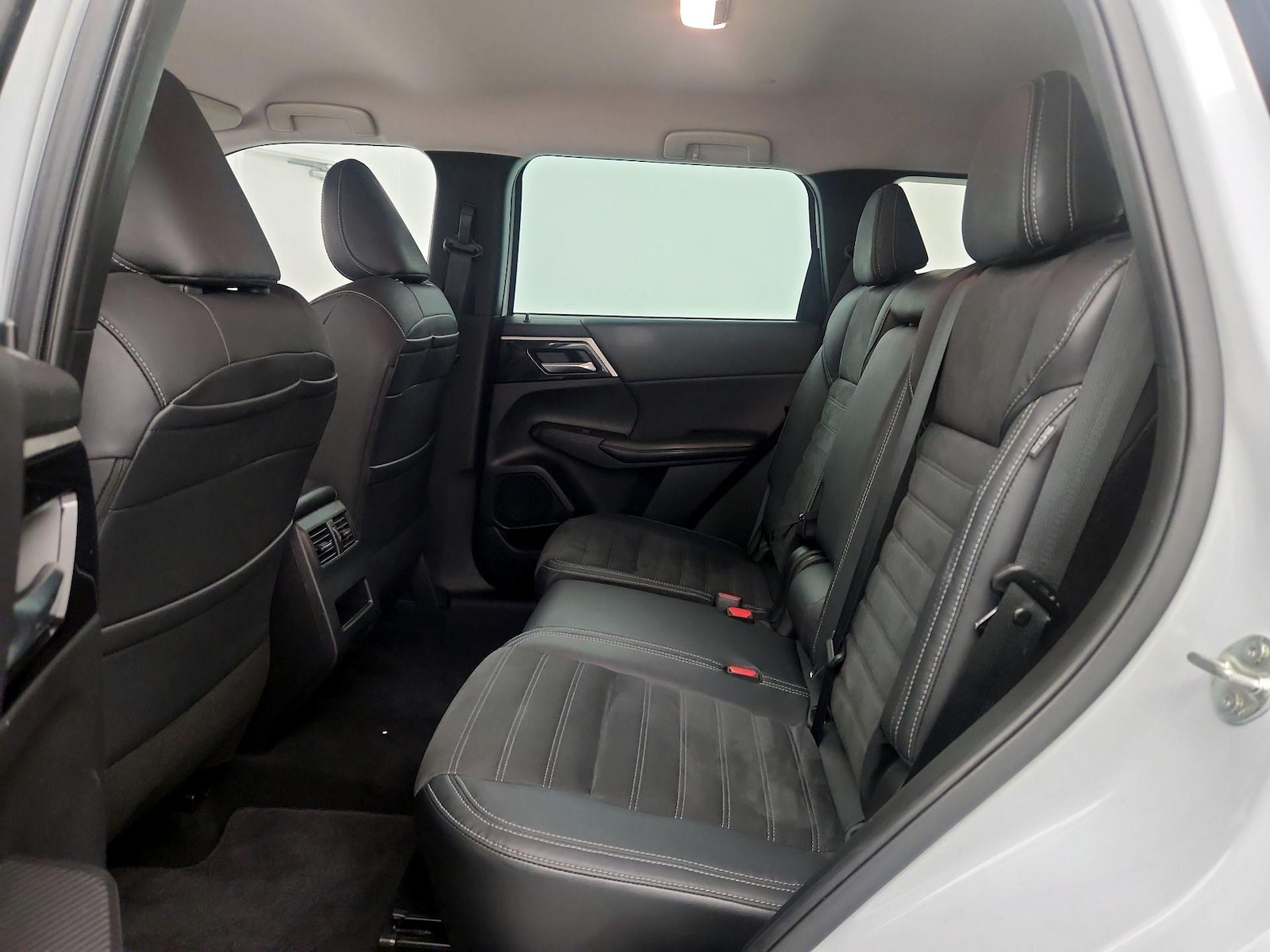 2023 Mitsubishi Outlander SE - Photo 21