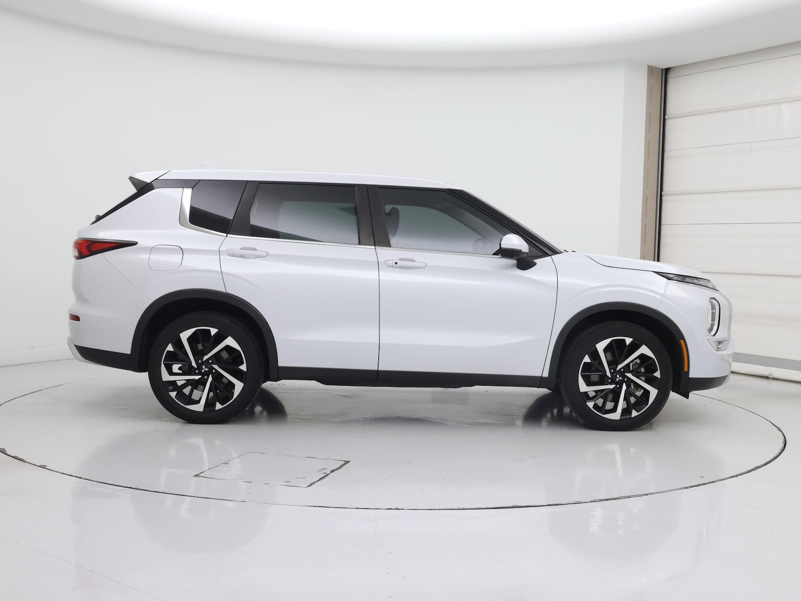 2023 Mitsubishi Outlander SE - Photo 8