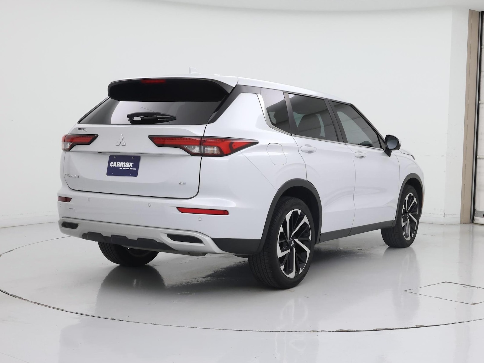 2023 Mitsubishi Outlander SE - Photo 9