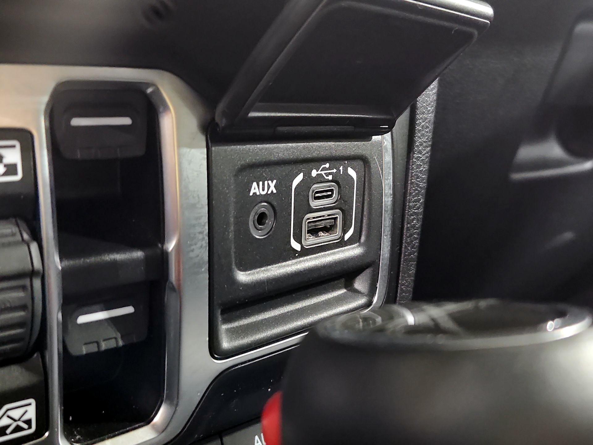 Thumbnail: 2025 Jeep Gladiator - 18