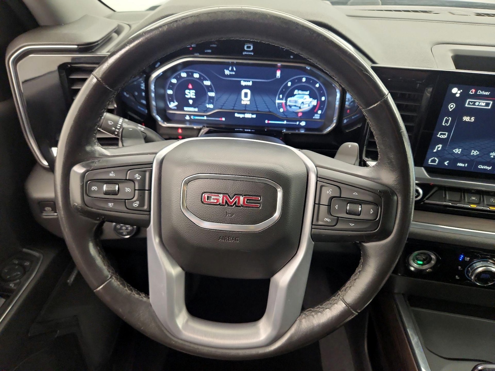 2023 GMC Sierra 1500 SLT - Photo 11