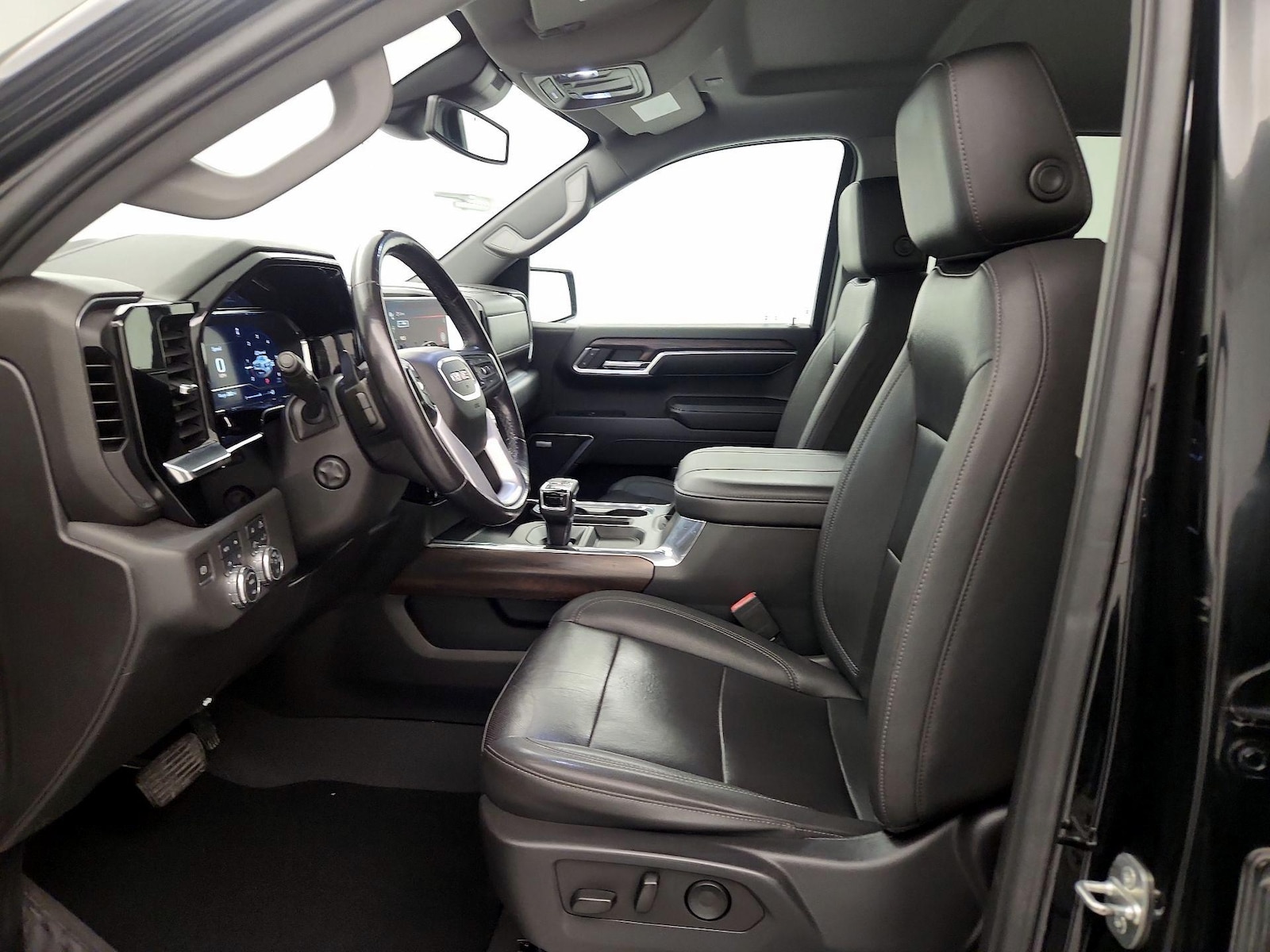 2023 GMC Sierra 1500 SLT - Photo 12