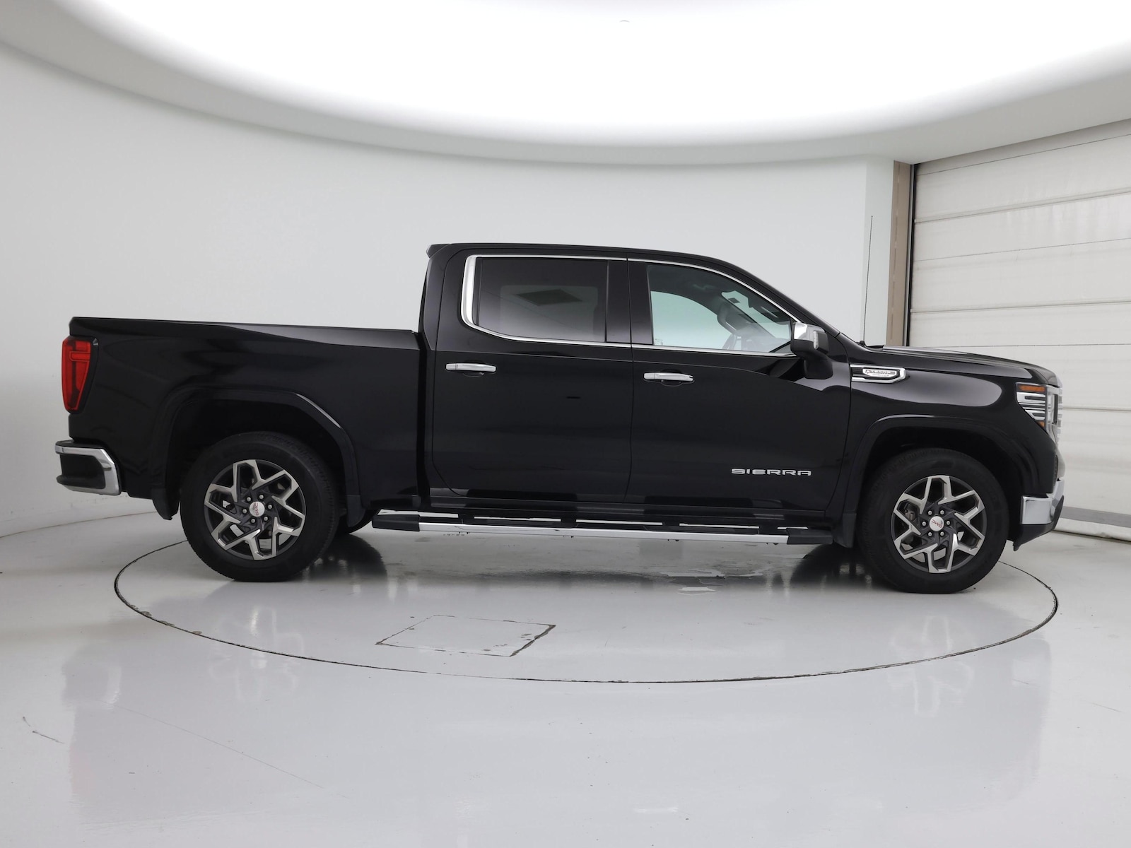 2023 GMC Sierra 1500 SLT - Photo 8