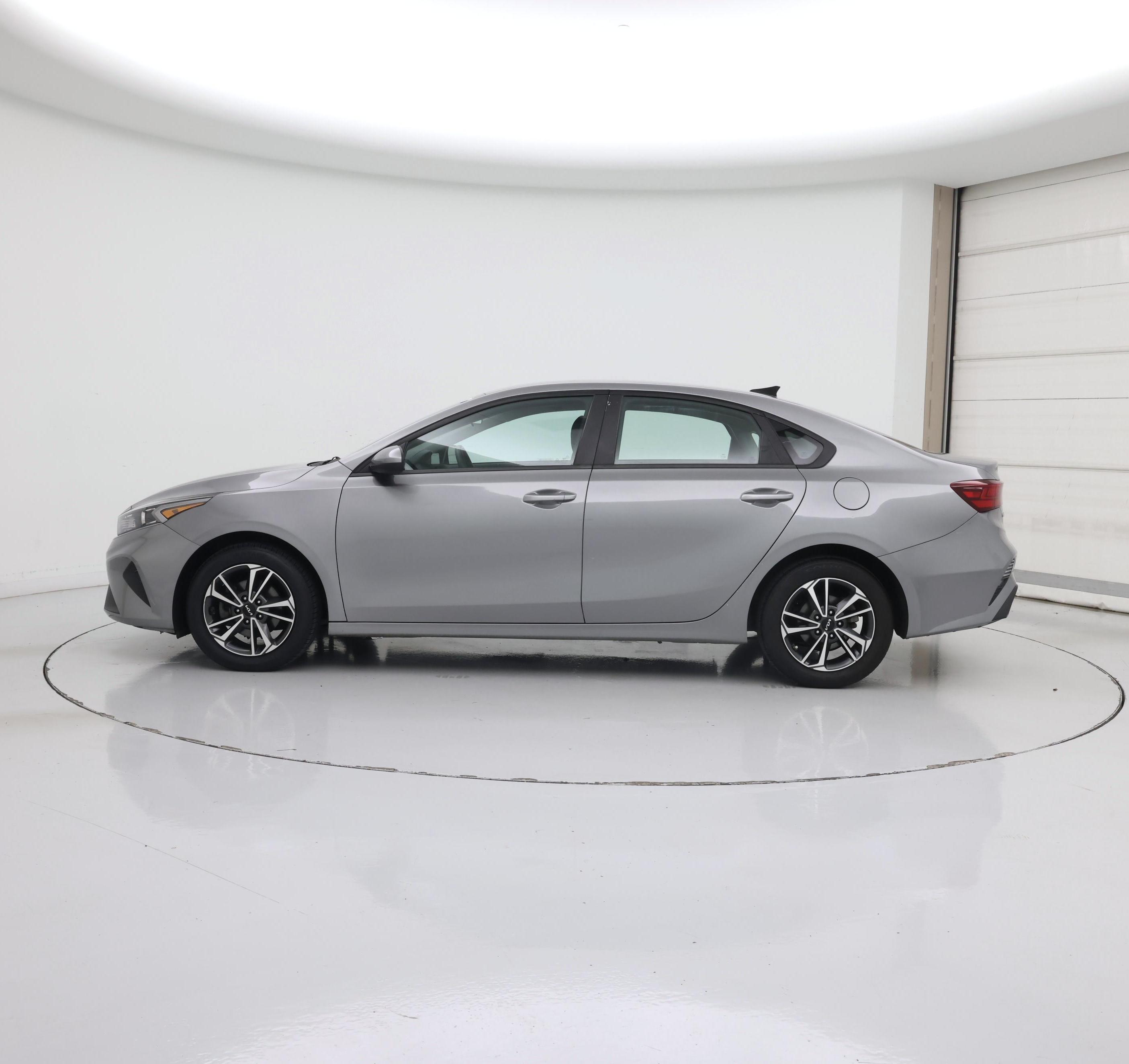 Thumbnail: 2024 Kia Forte - 3