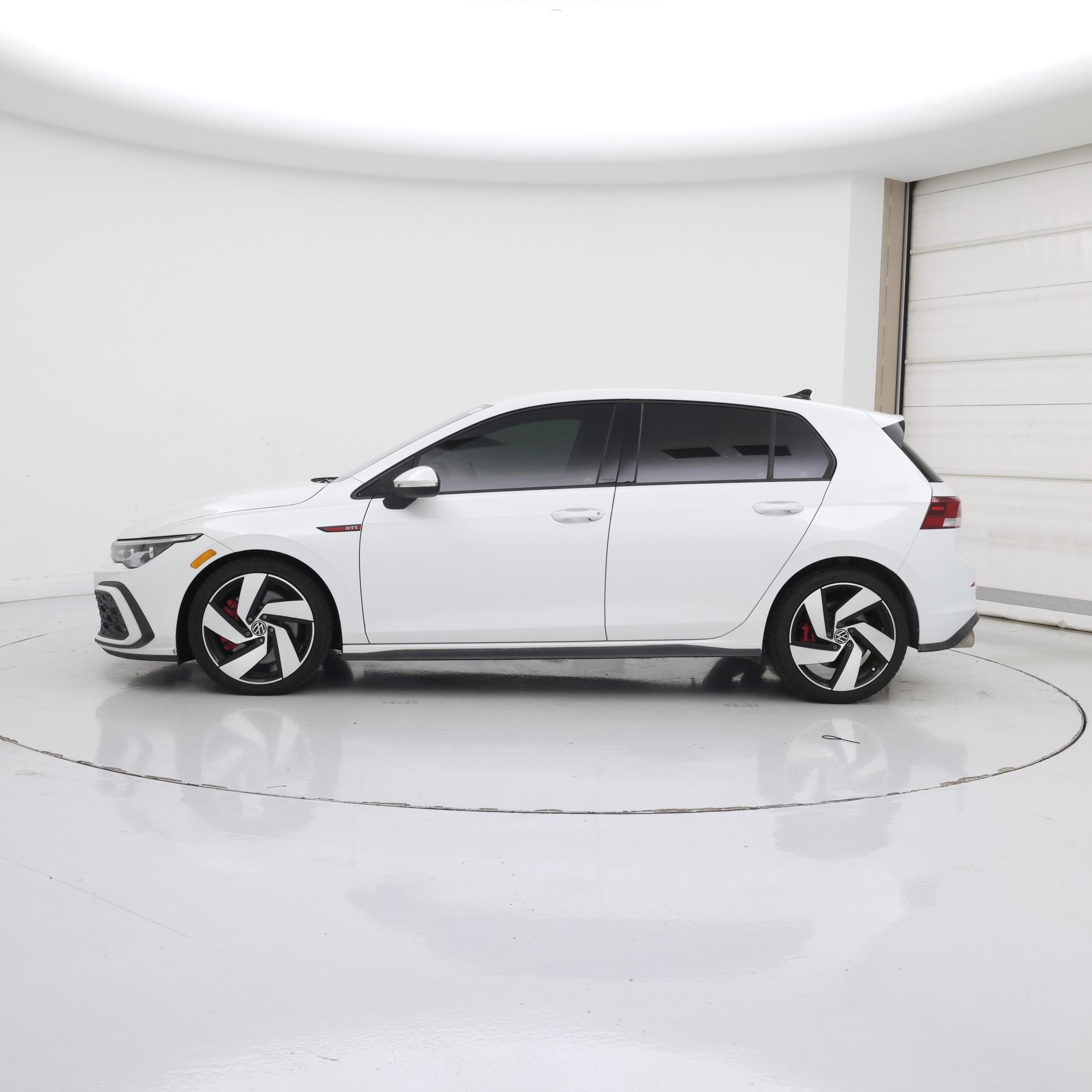 Thumbnail: 2023 Volkswagen Golf - 3