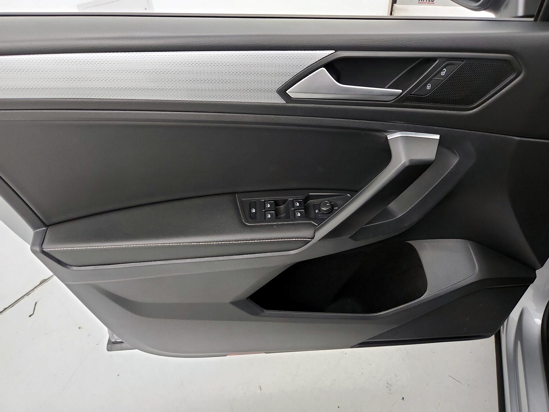 Thumbnail: 2023 Volkswagen Tiguan - 12