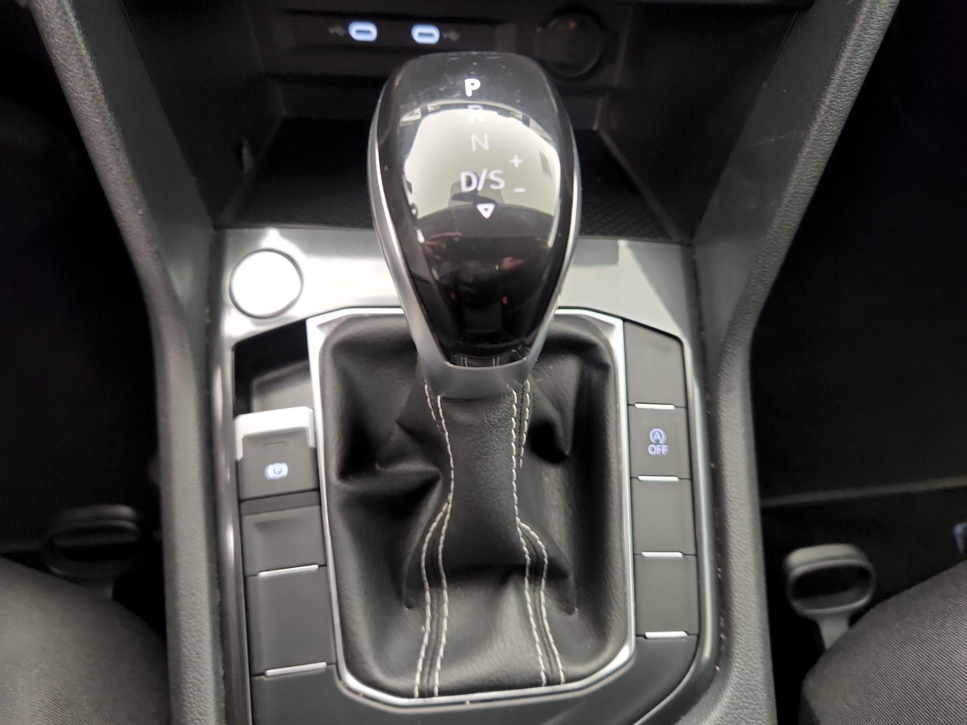 Thumbnail: 2023 Volkswagen Tiguan - 17