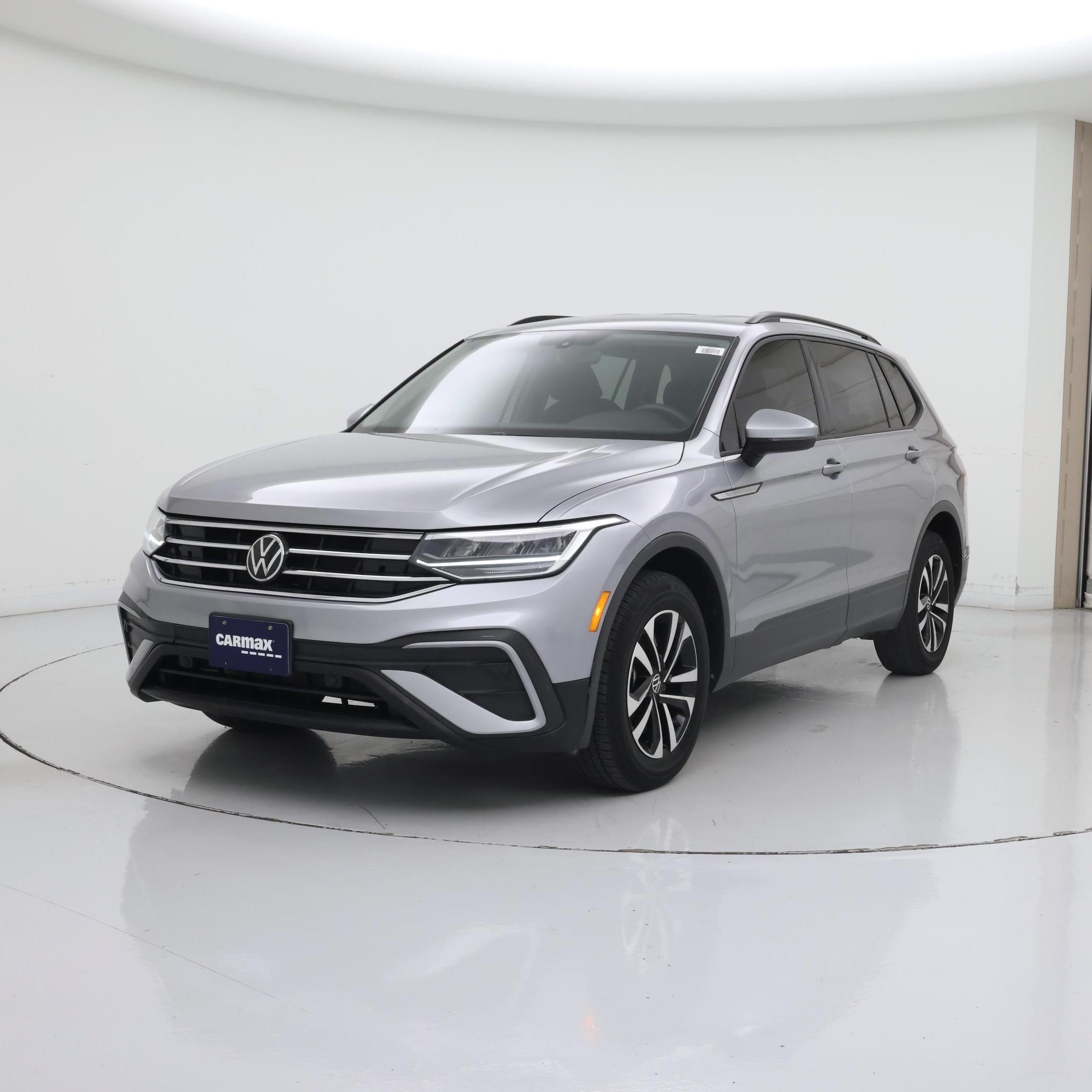 Thumbnail: 2023 Volkswagen Tiguan - 4