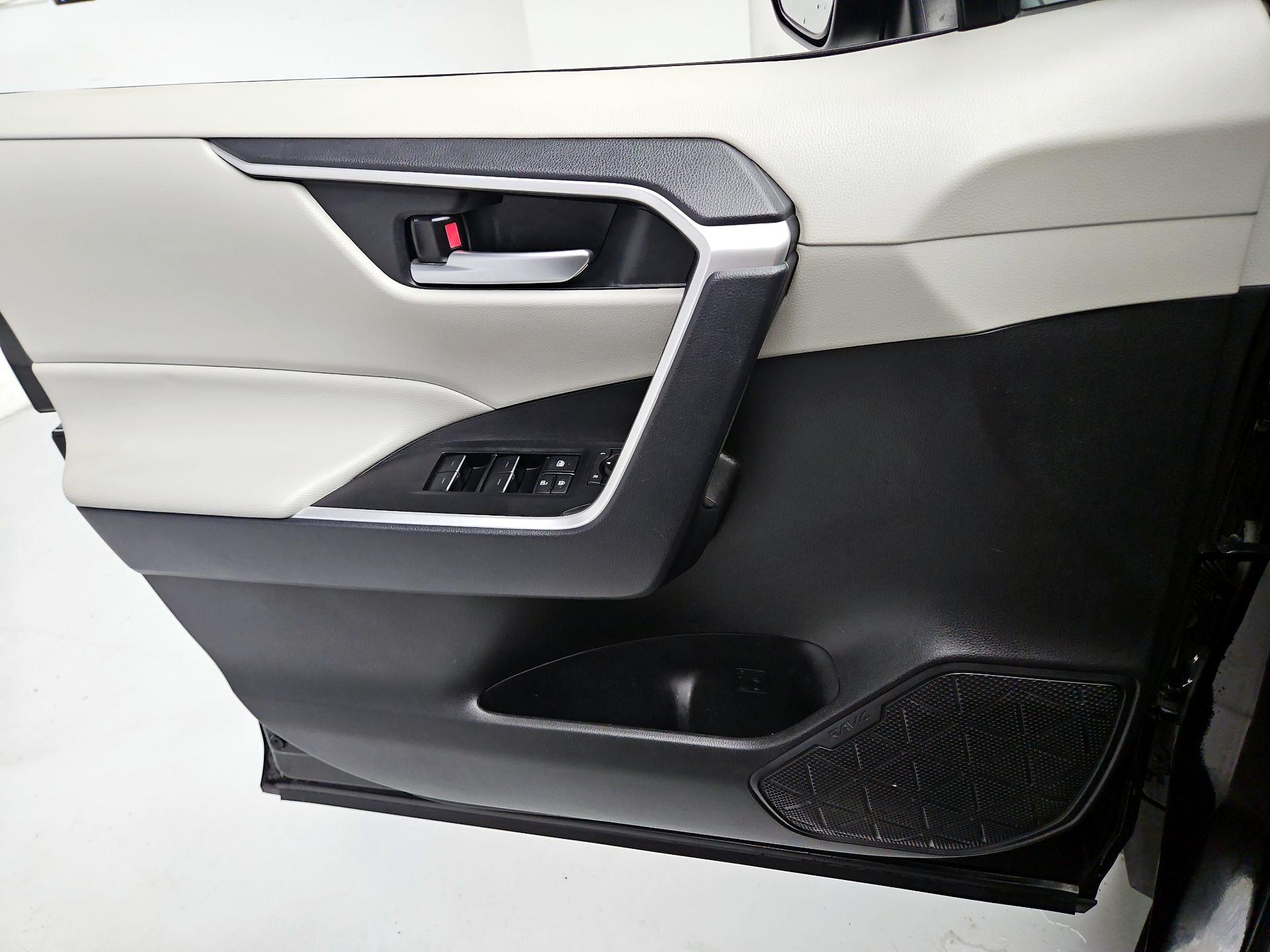 Thumbnail: 2025 Toyota RAV4 - 10