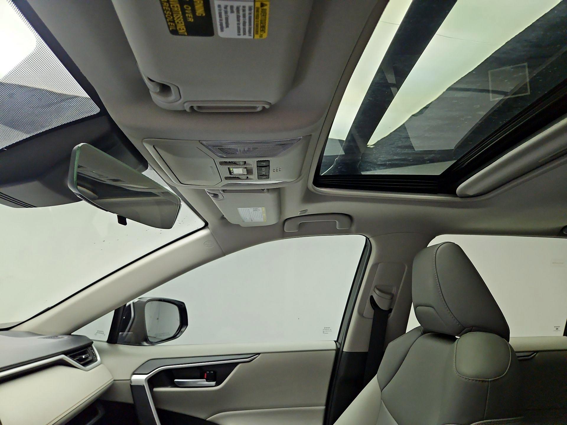 Thumbnail: 2025 Toyota RAV4 - 17