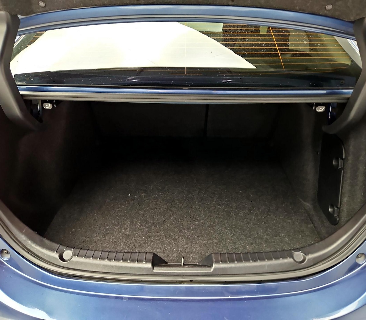 Trunk/Cargo (Seats Up)