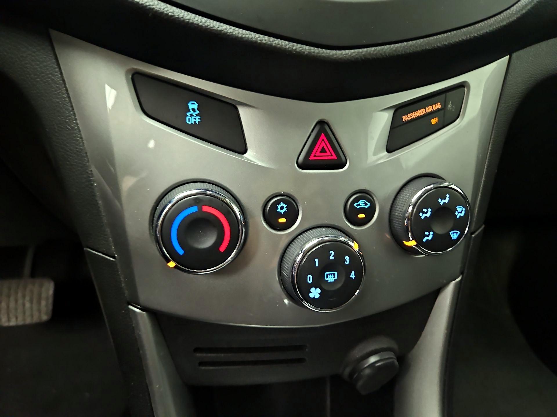 Thumbnail: 2015 Chevrolet Trax - 16