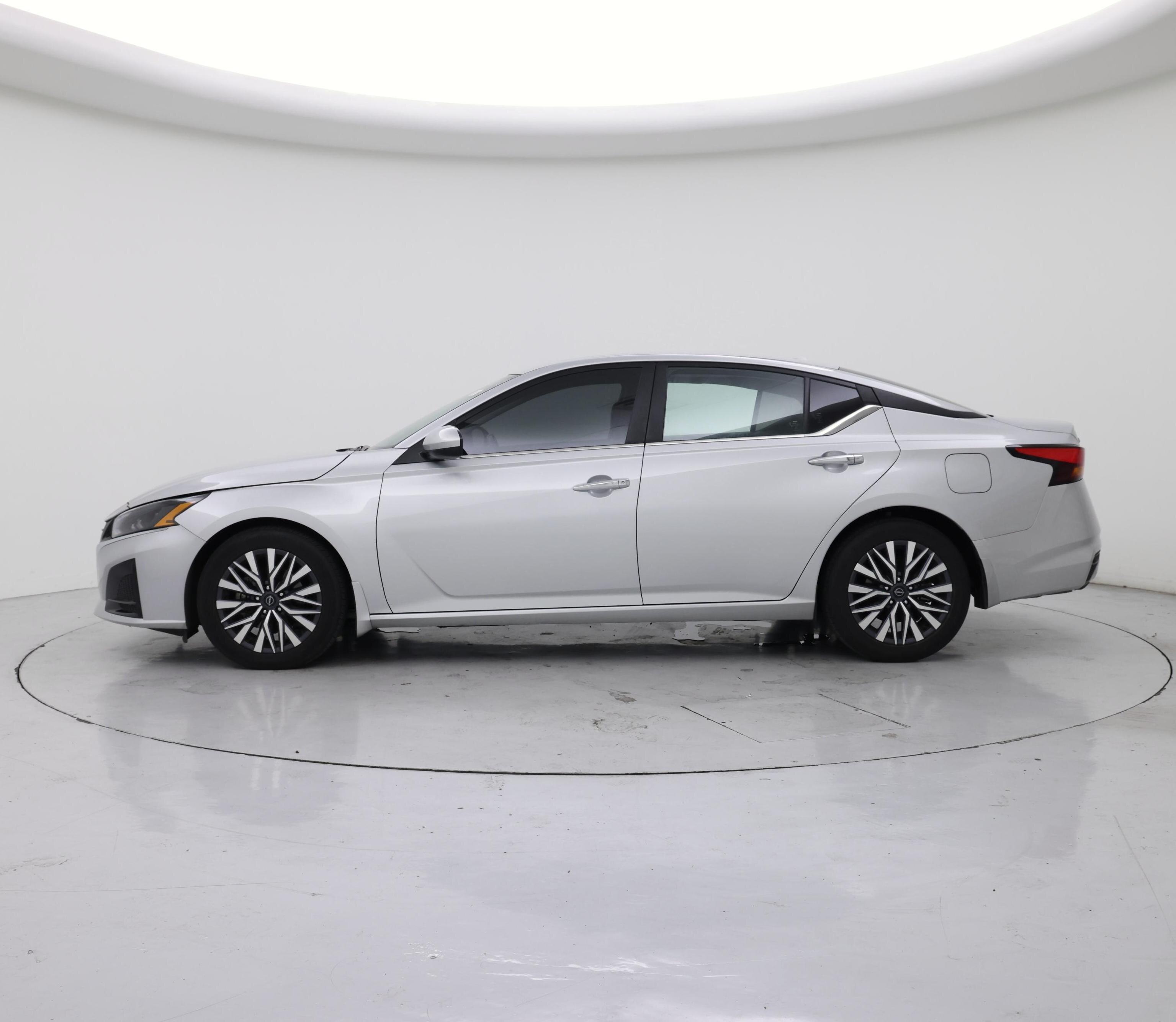 Thumbnail: 2023 Nissan Altima - 3