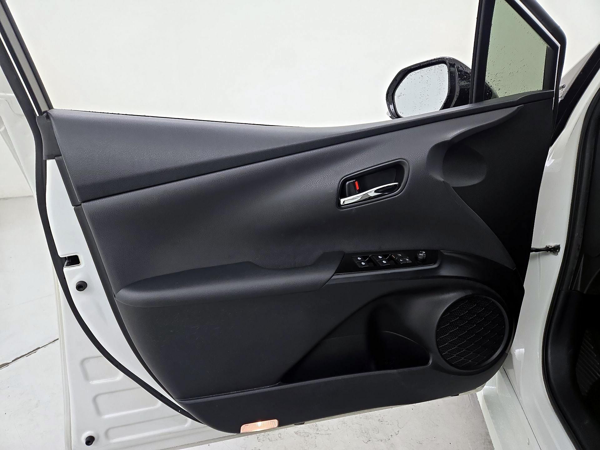 Thumbnail: 2017 Toyota Prius - 12