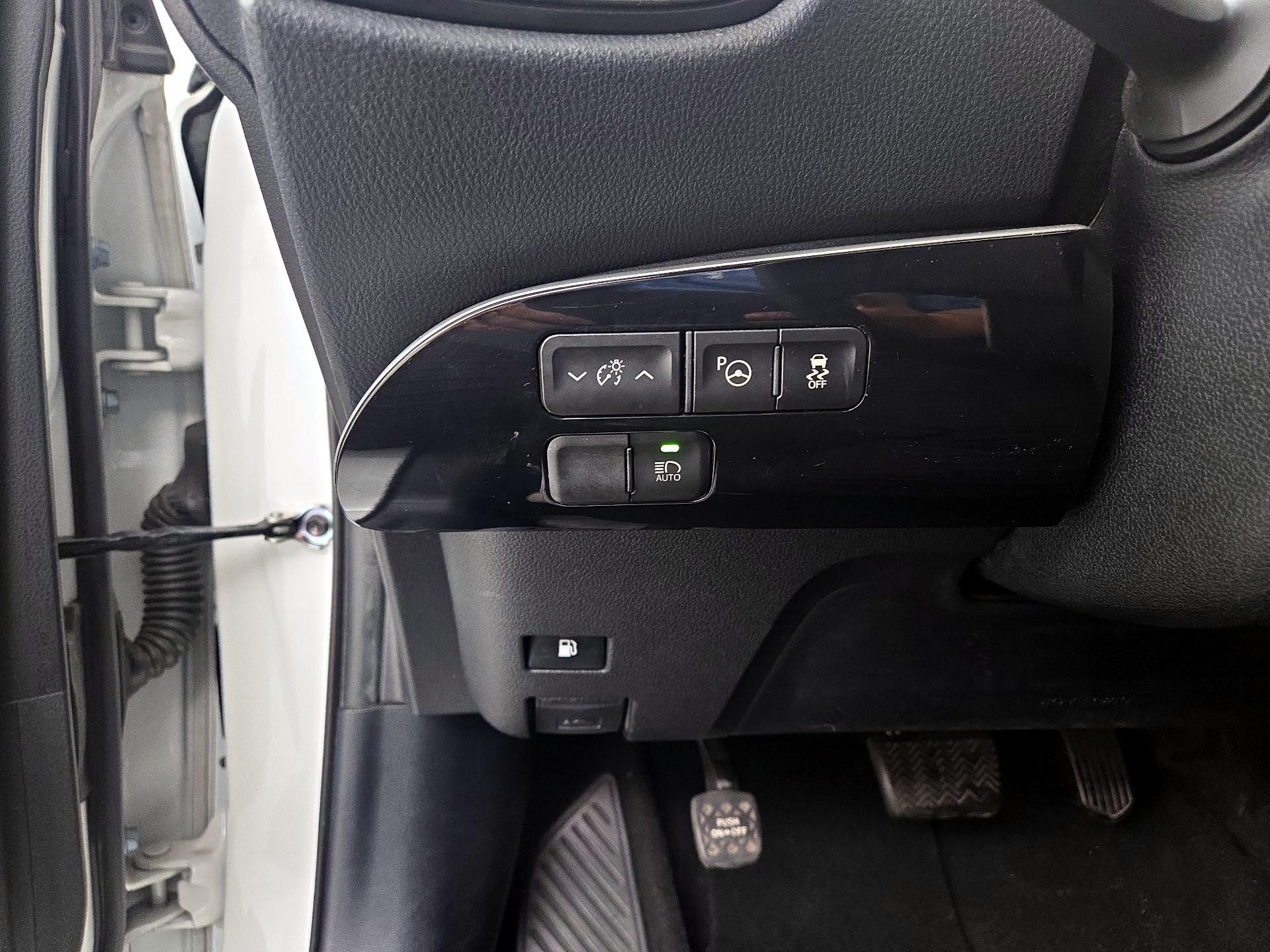 Thumbnail: 2017 Toyota Prius - 13