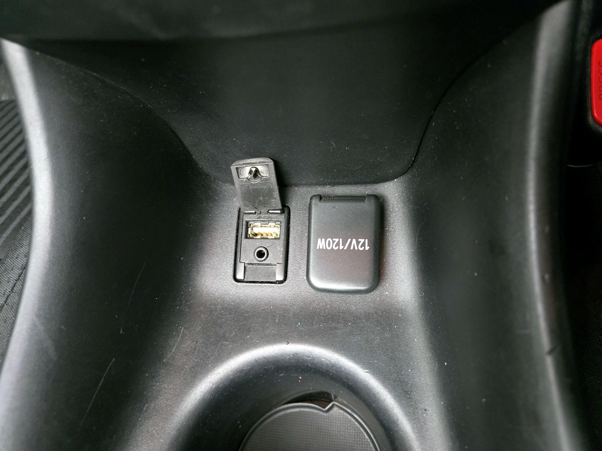 Thumbnail: 2017 Toyota Prius - 18