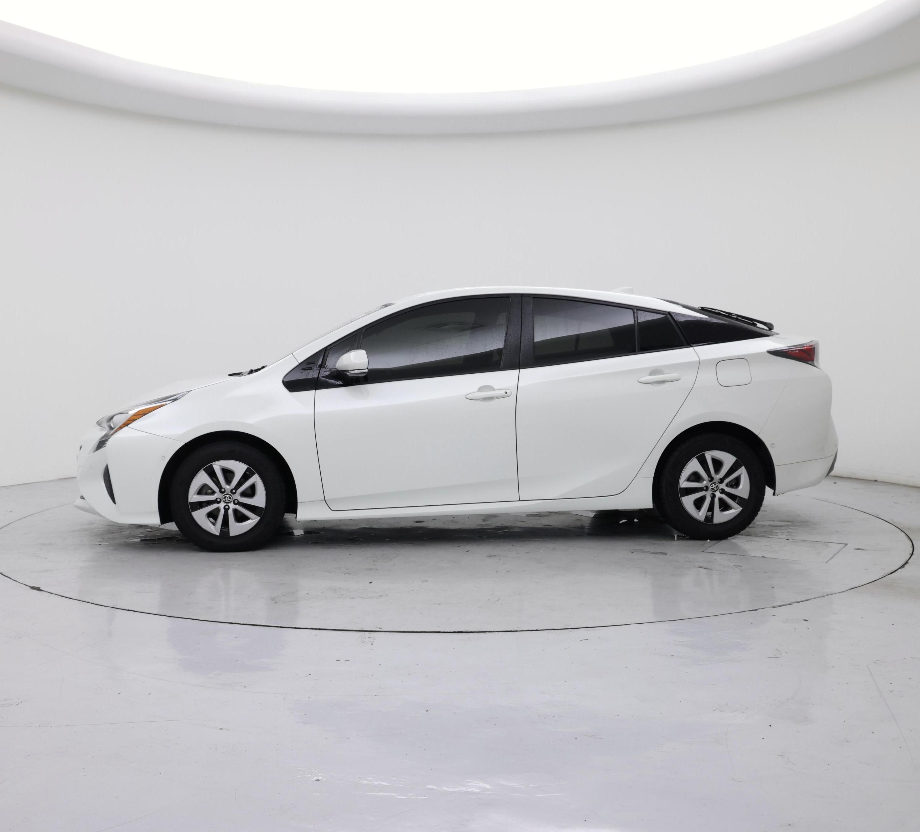 Thumbnail: 2017 Toyota Prius - 3
