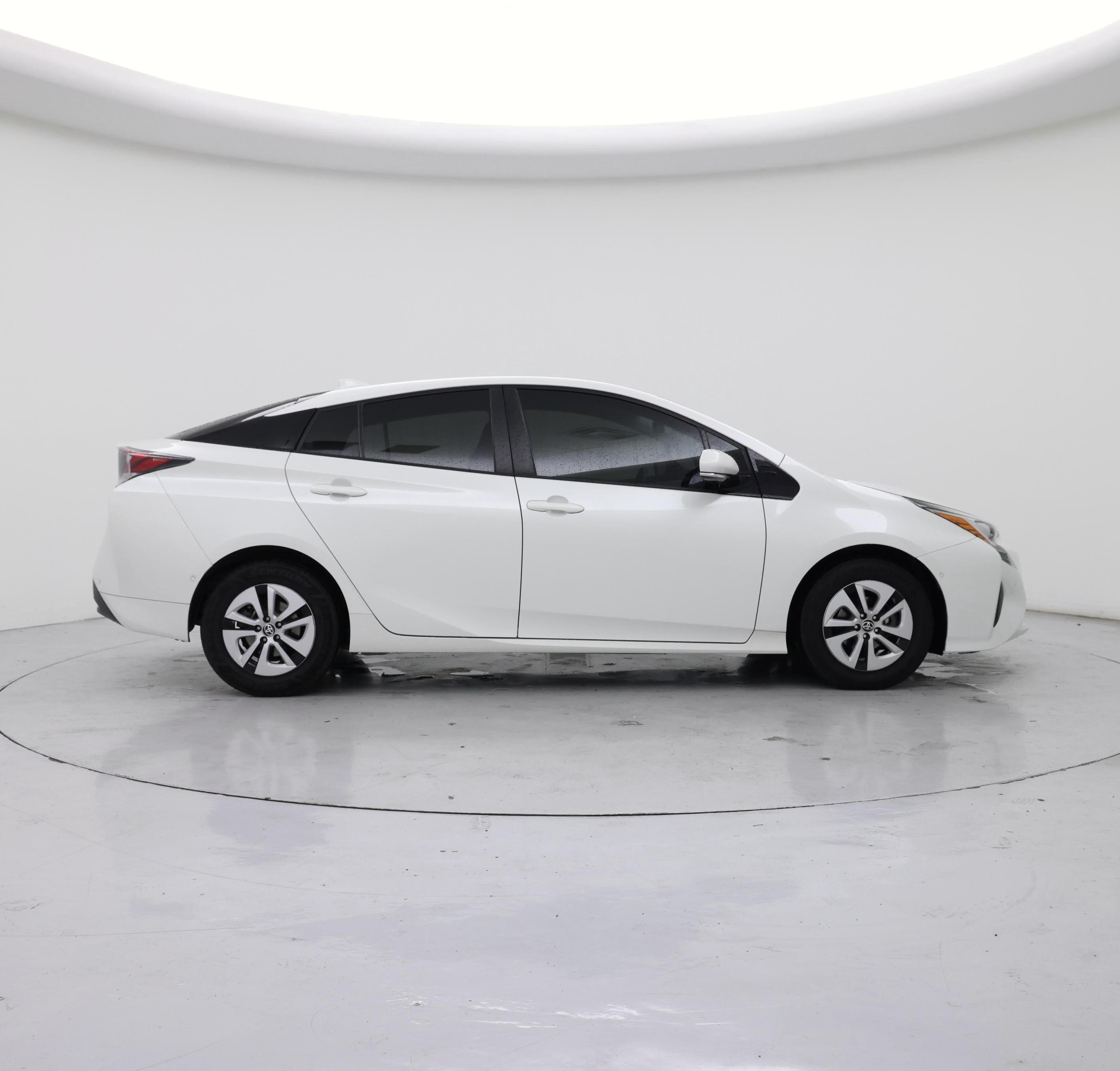 Thumbnail: 2017 Toyota Prius - 7