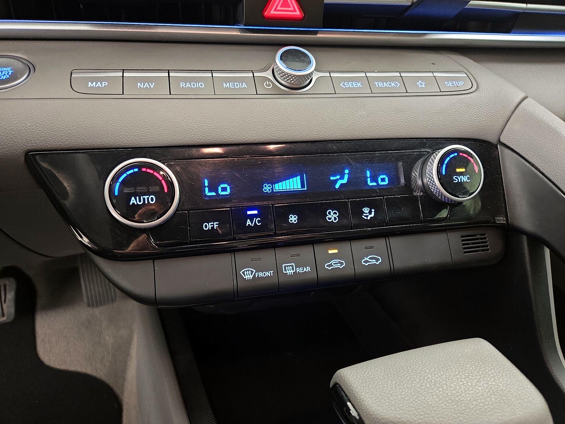 Thumbnail: 2024 Hyundai Elantra - 17