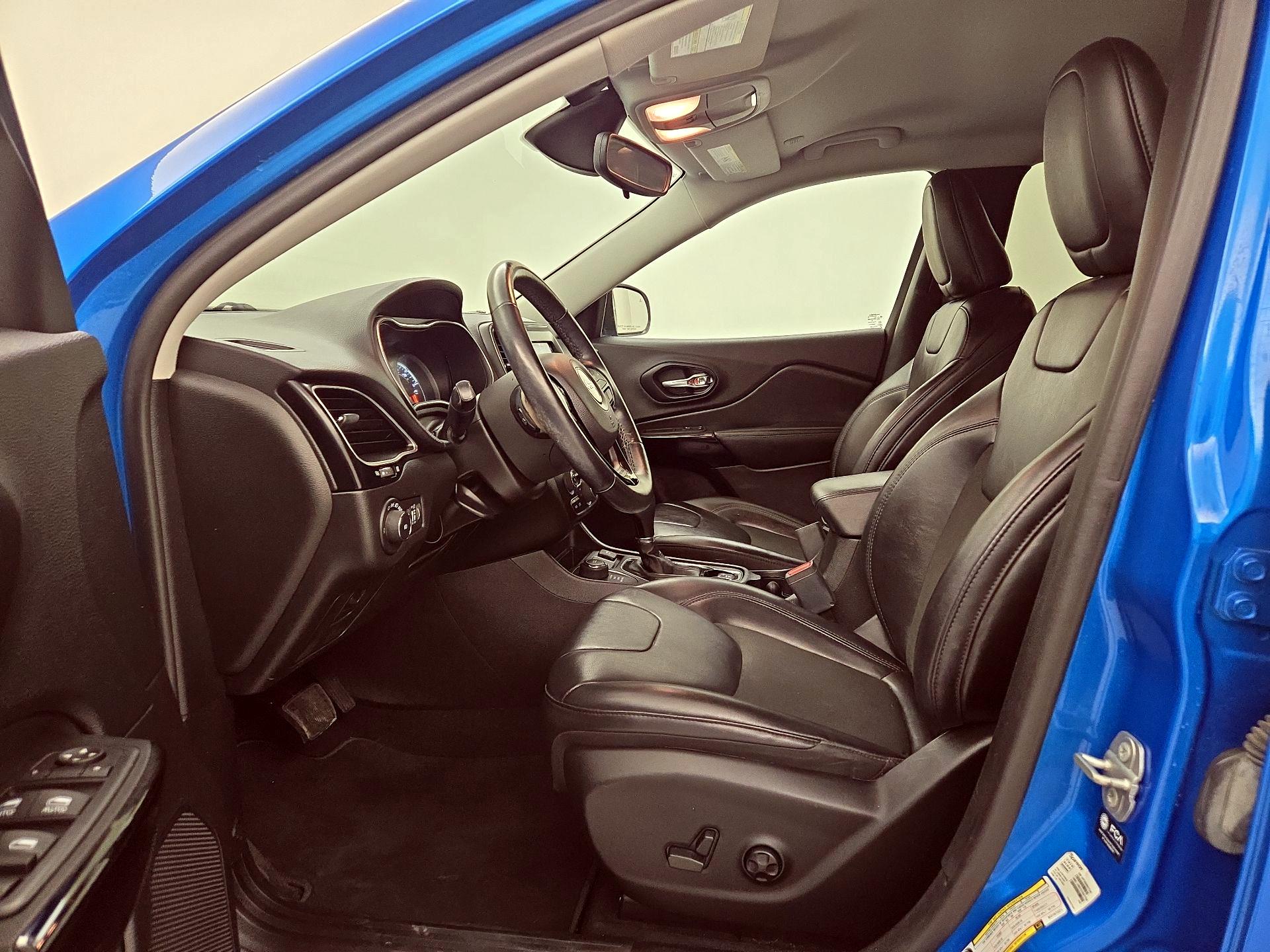 Thumbnail: 2021 Jeep Cherokee - 11