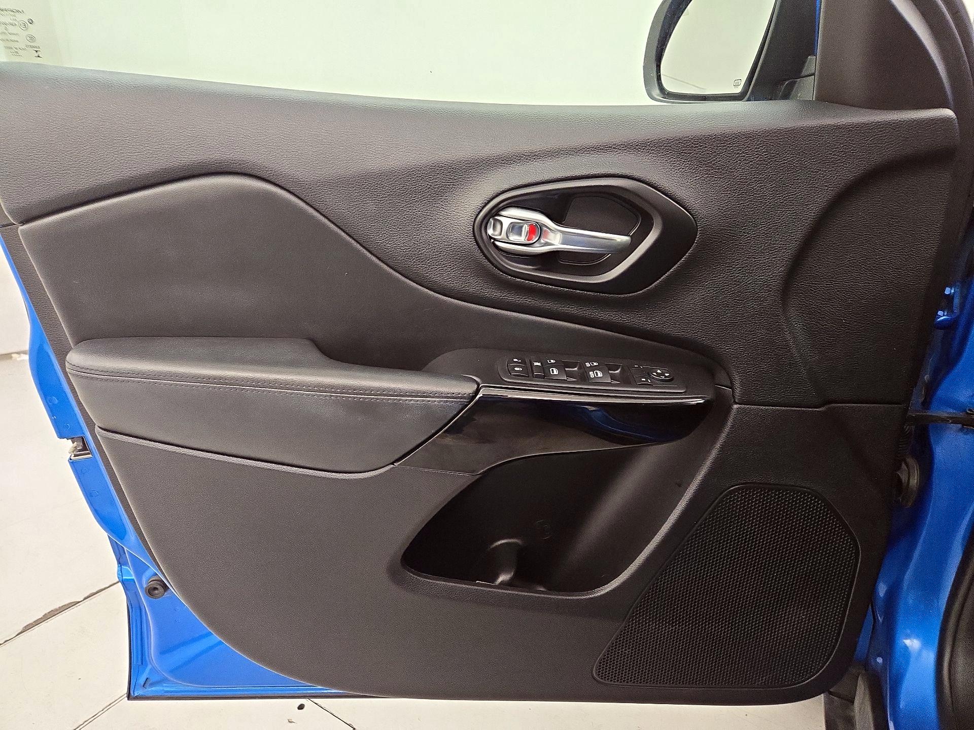 Thumbnail: 2021 Jeep Cherokee - 12