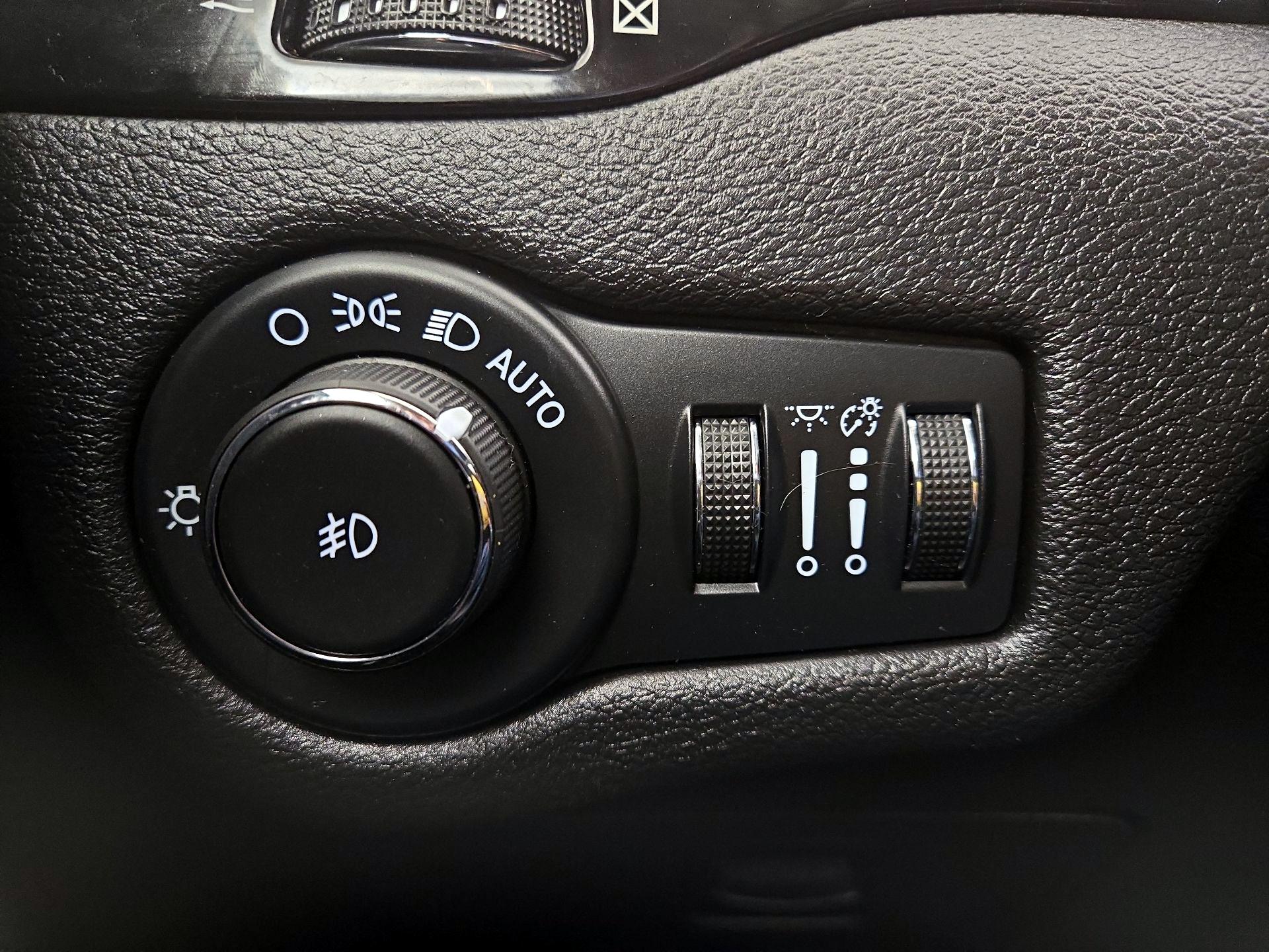 Thumbnail: 2021 Jeep Cherokee - 13