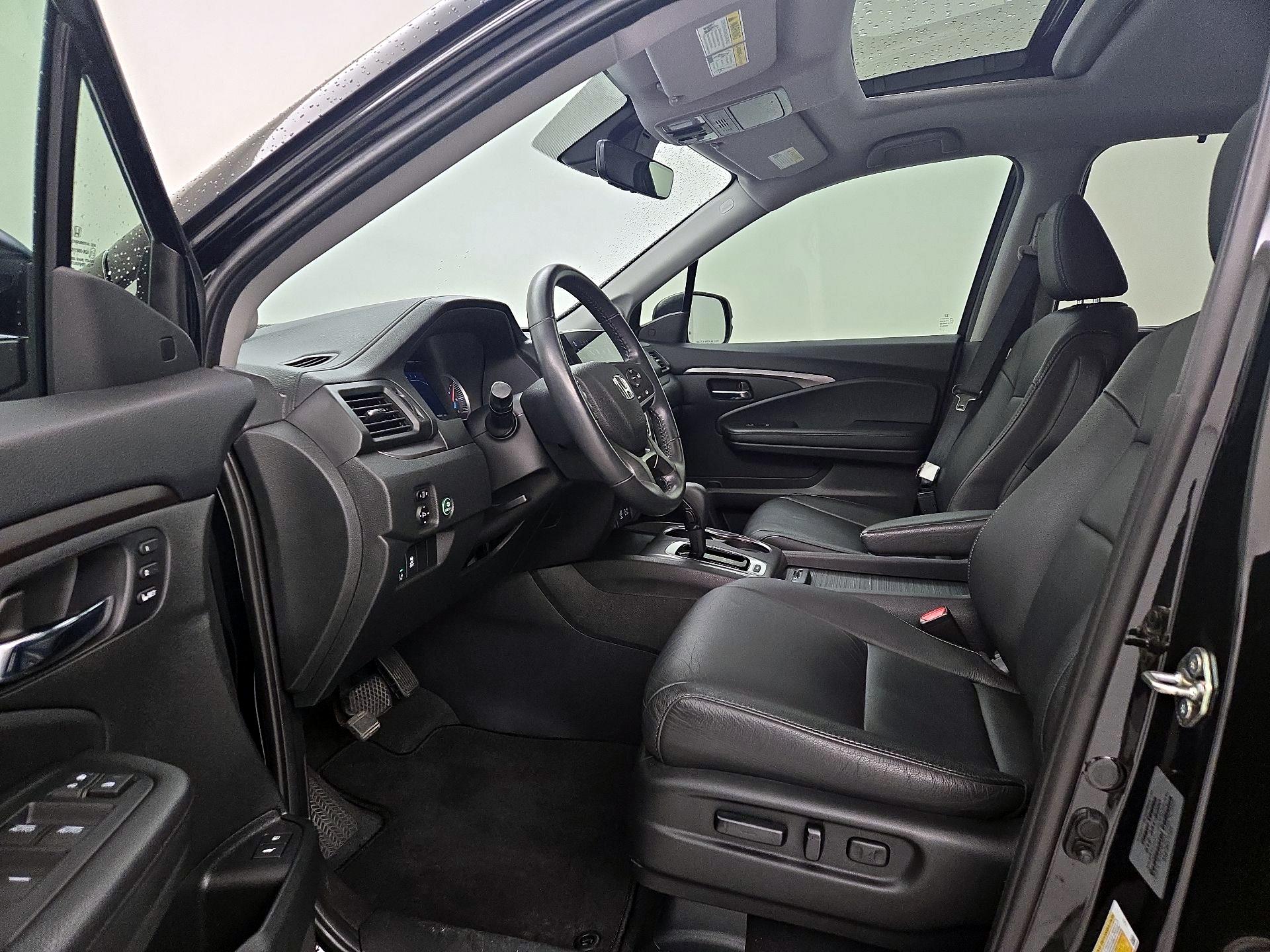 Thumbnail: 2019 Honda Pilot - 11