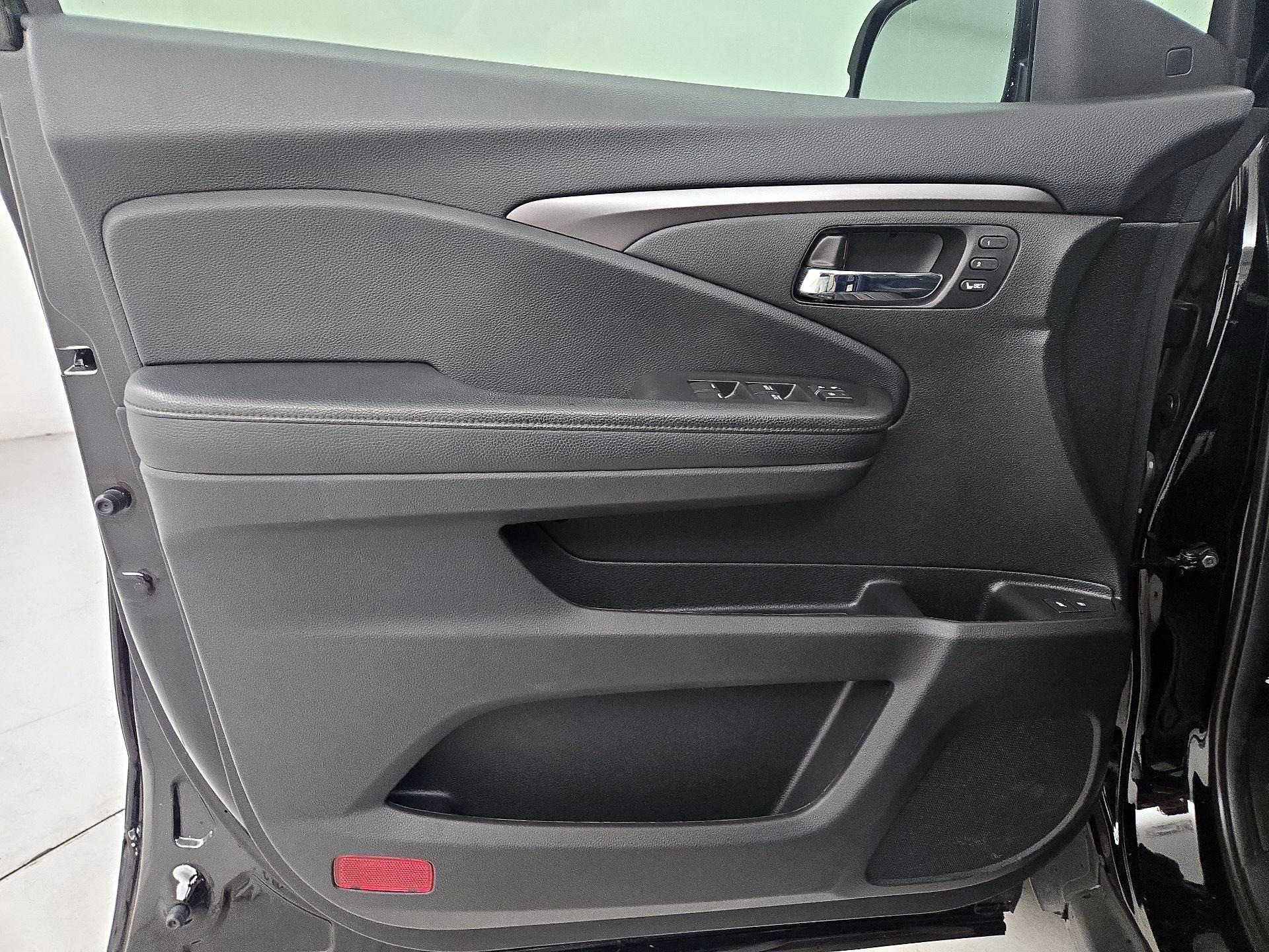 Thumbnail: 2019 Honda Pilot - 12